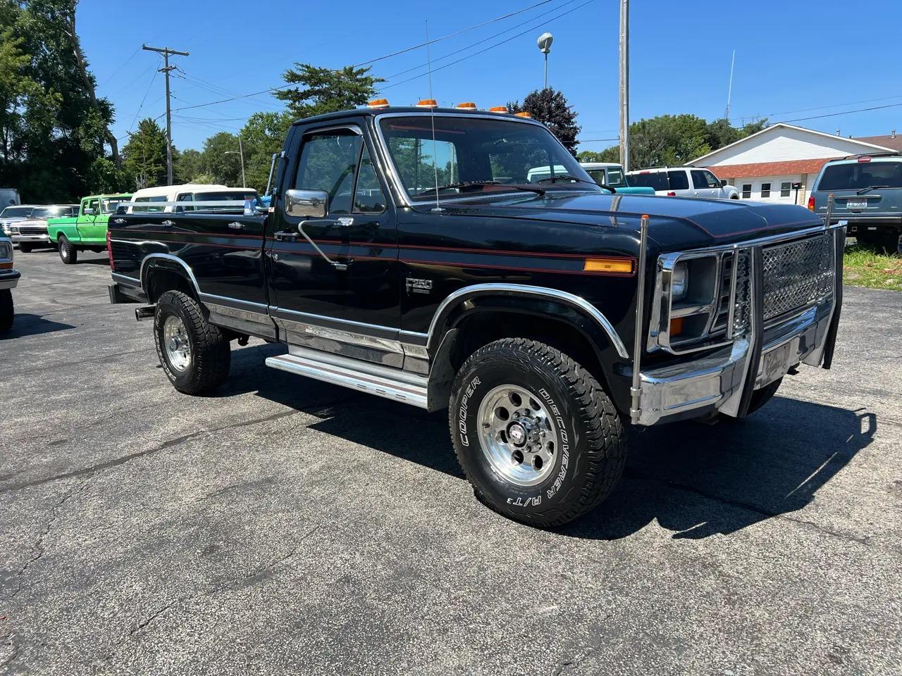1986 Ford F-250 Lariat - 3