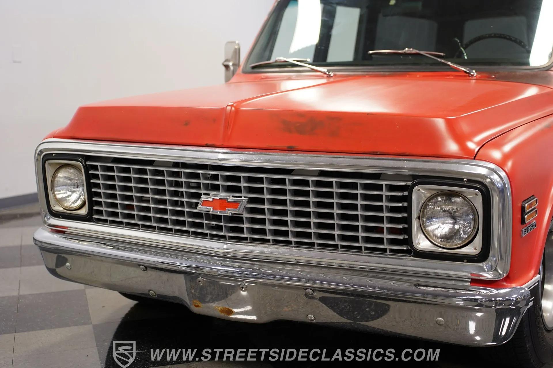 1972 Chevrolet Suburban Patina Restomod