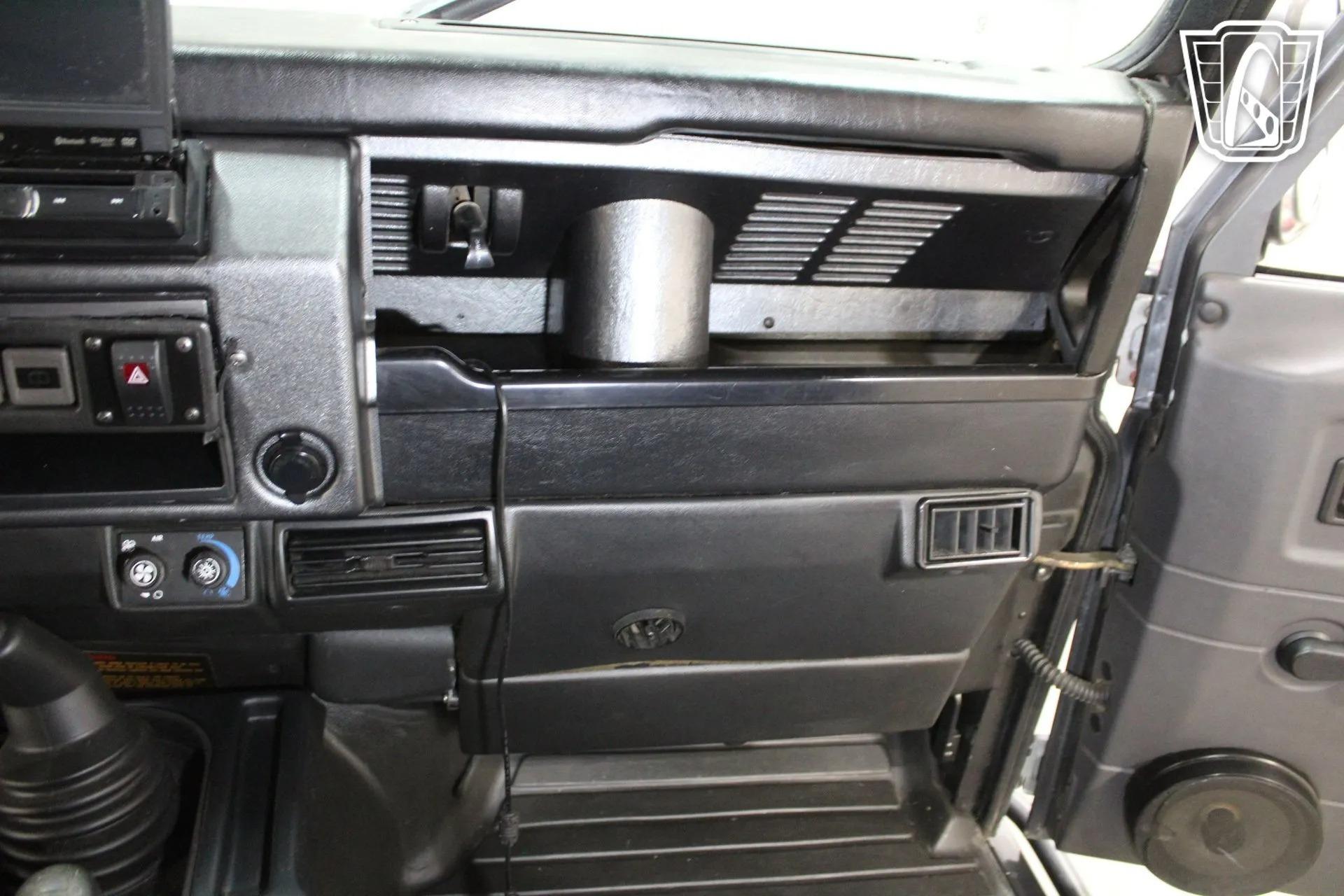 1995 Land Rover Defender 90 NAS