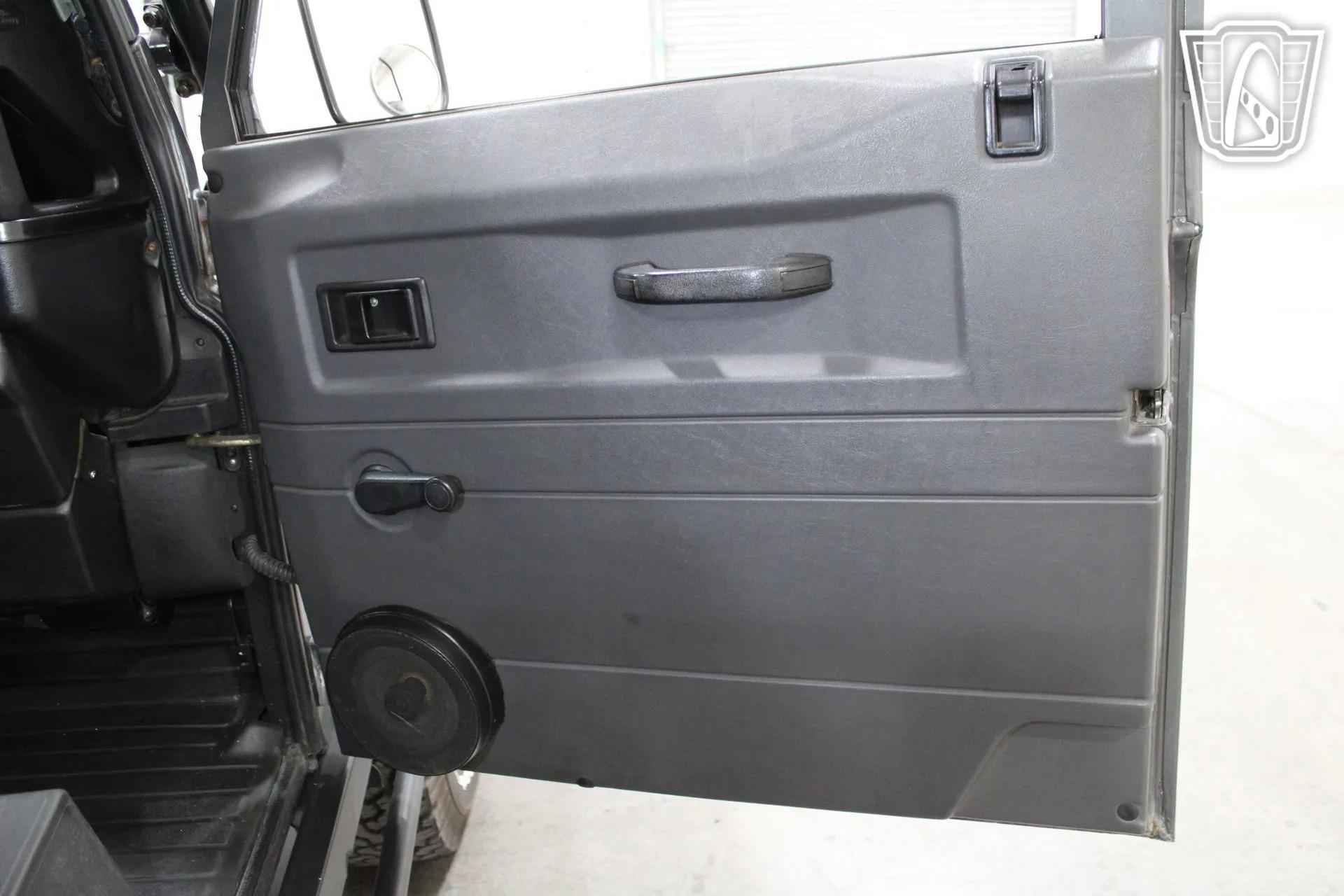 1995 Land Rover Defender 90 NAS