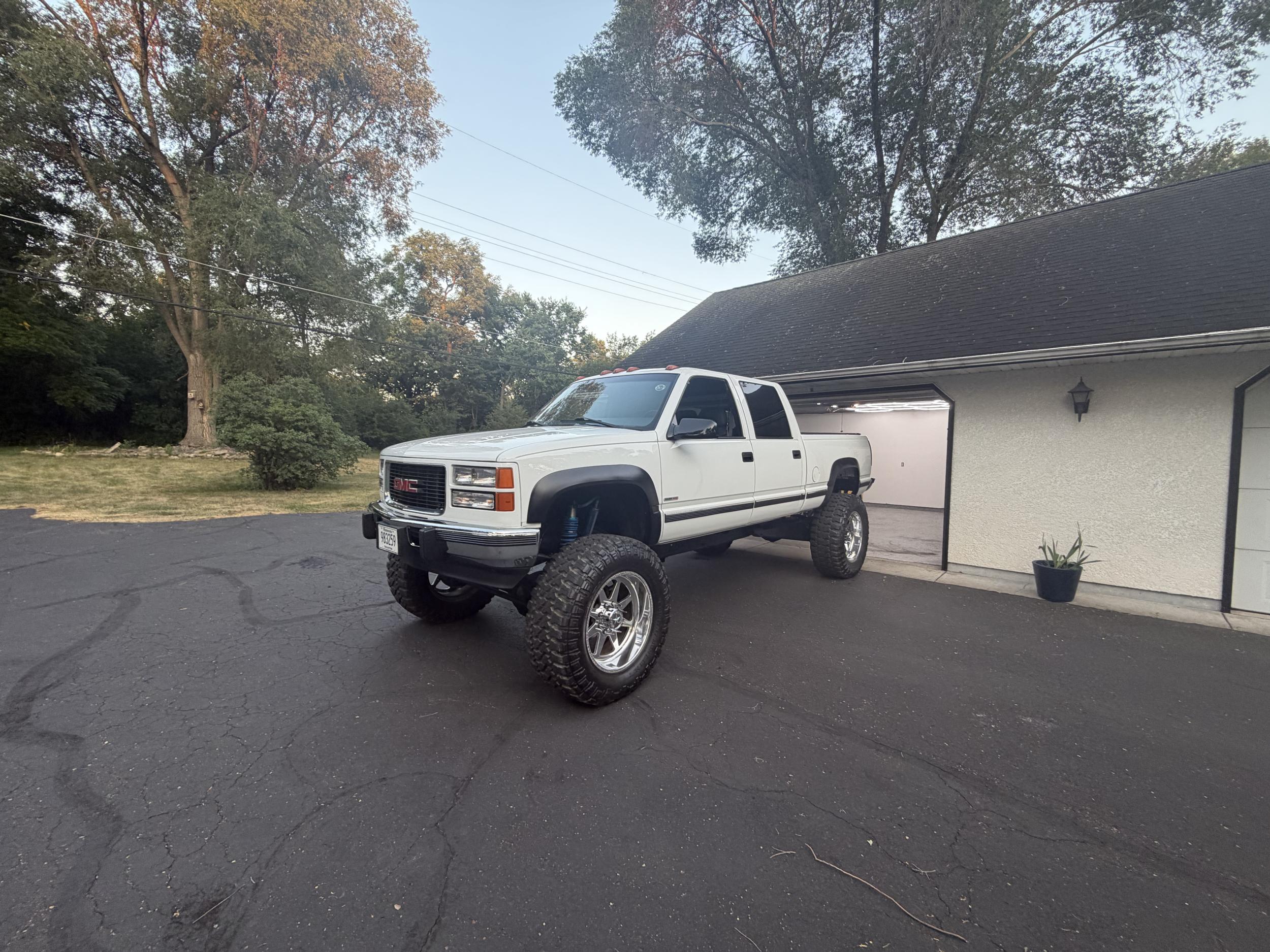 Modified 2000 GMC Sierra K2500 SL