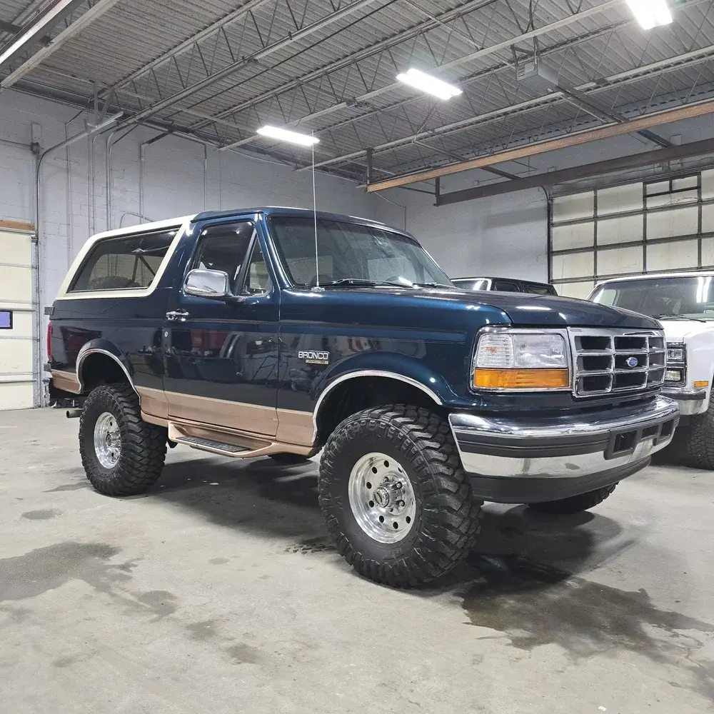 1995 Ford Bronco Eddie Bauer - 3