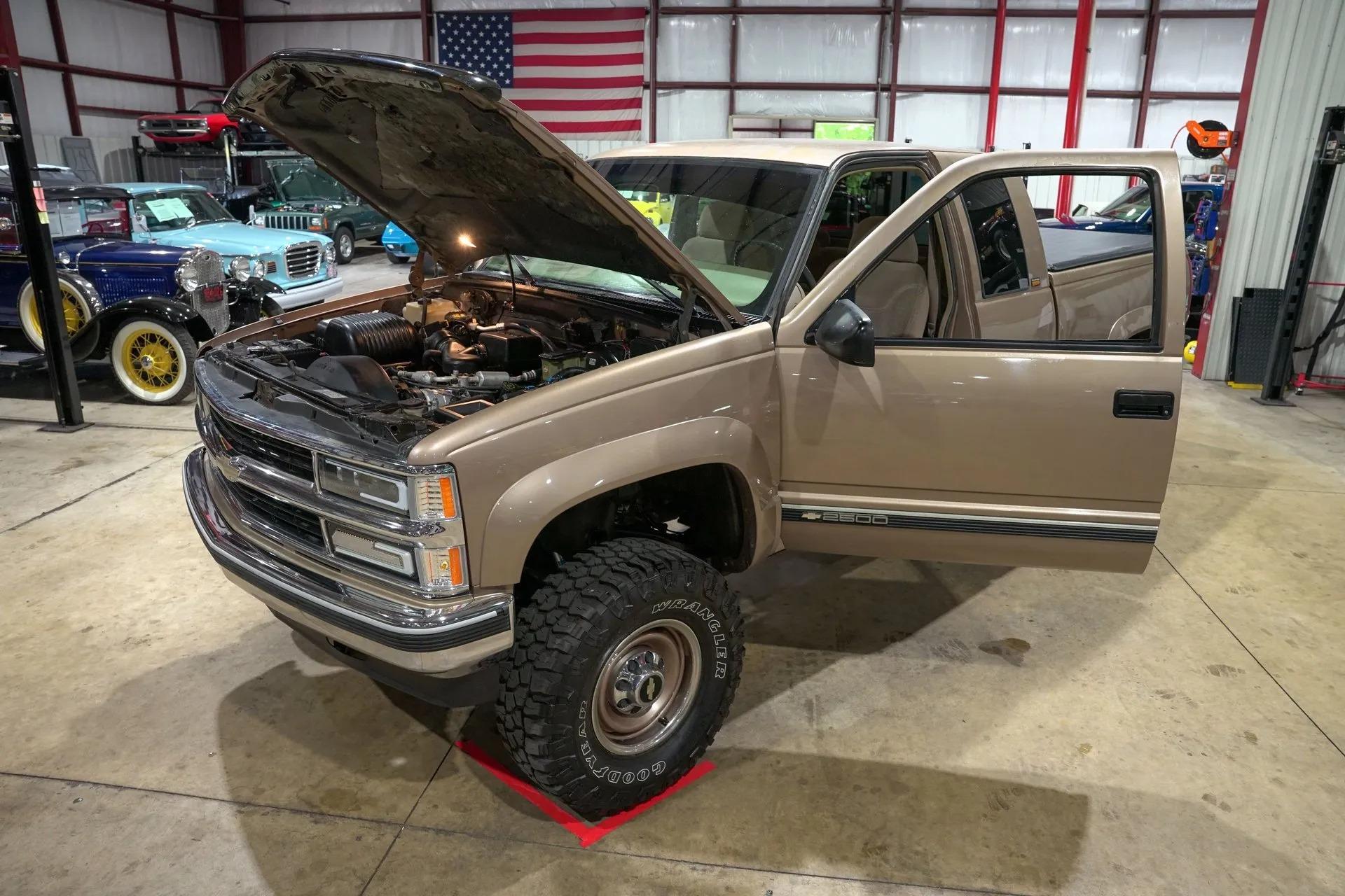1996 Chevrolet K2500 Silverado - 2