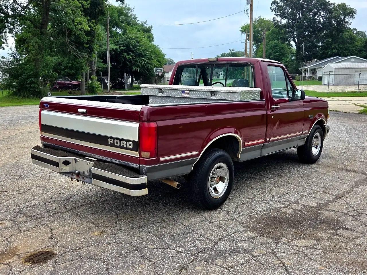 1992 Ford F-150 XLT - 5