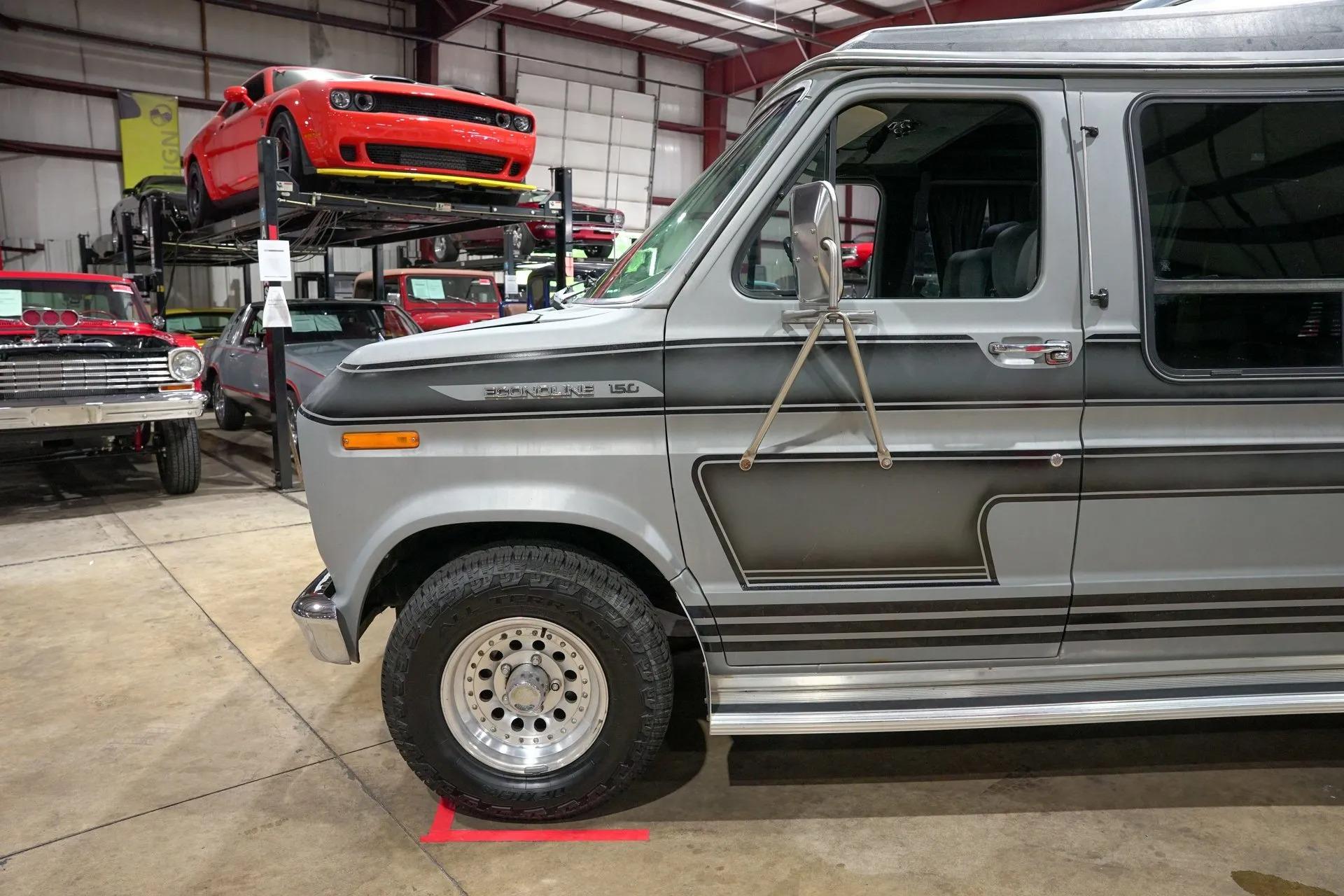 1987 Ford Econoline E-150 - 3