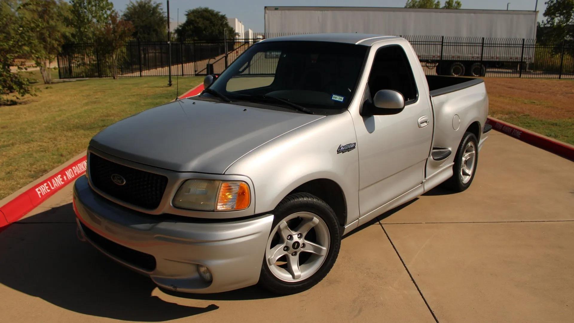2000 Ford F150 SVT Lightning - 2
