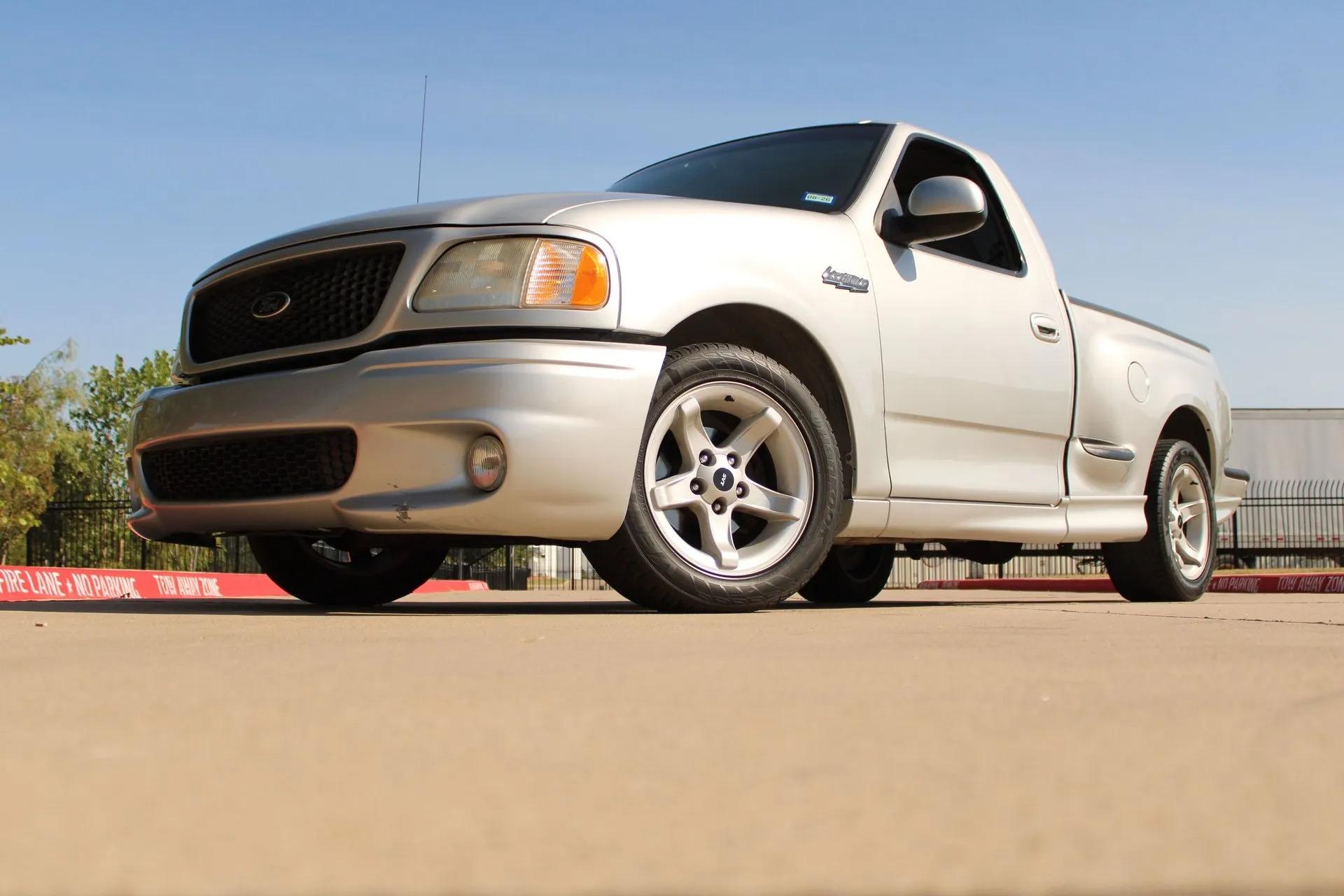 2000 Ford F150 SVT Lightning - 3