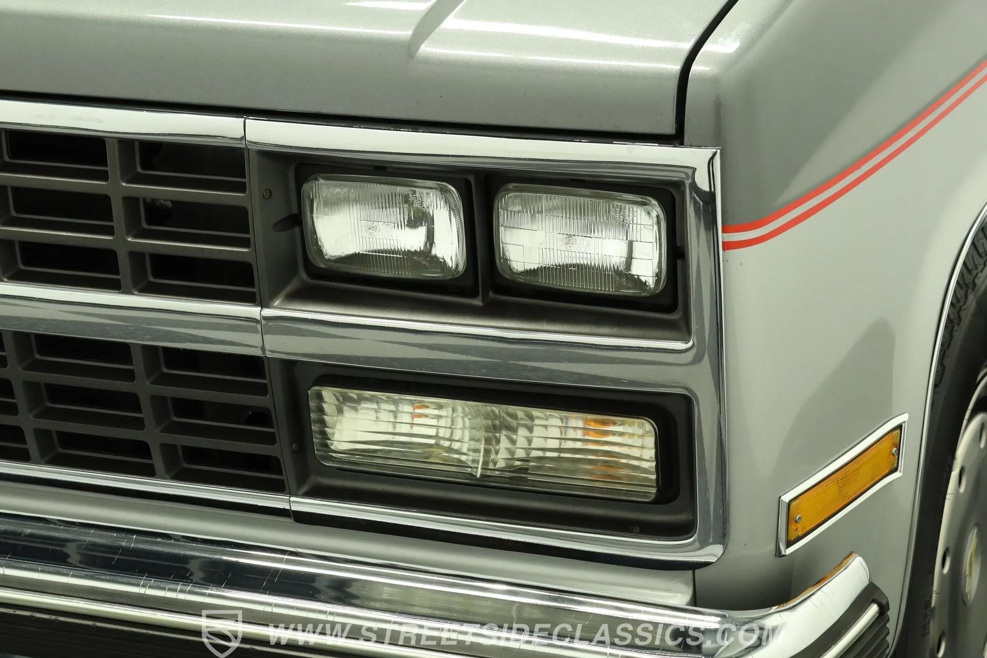 1990 Chevrolet Suburban R2500