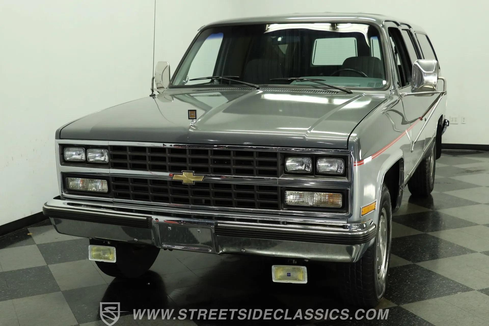 1990 Chevrolet Suburban R2500