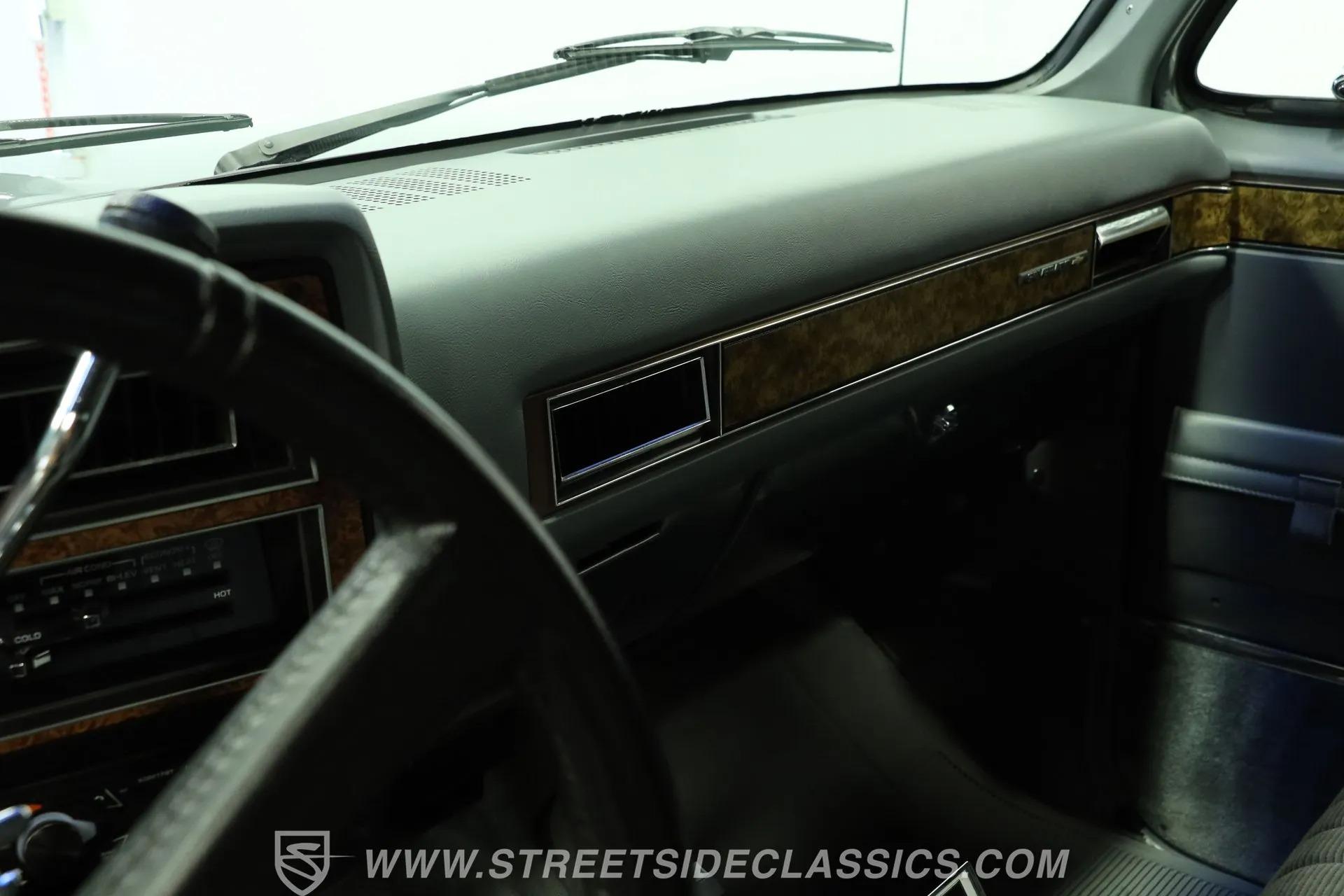 1990 Chevrolet Suburban R2500