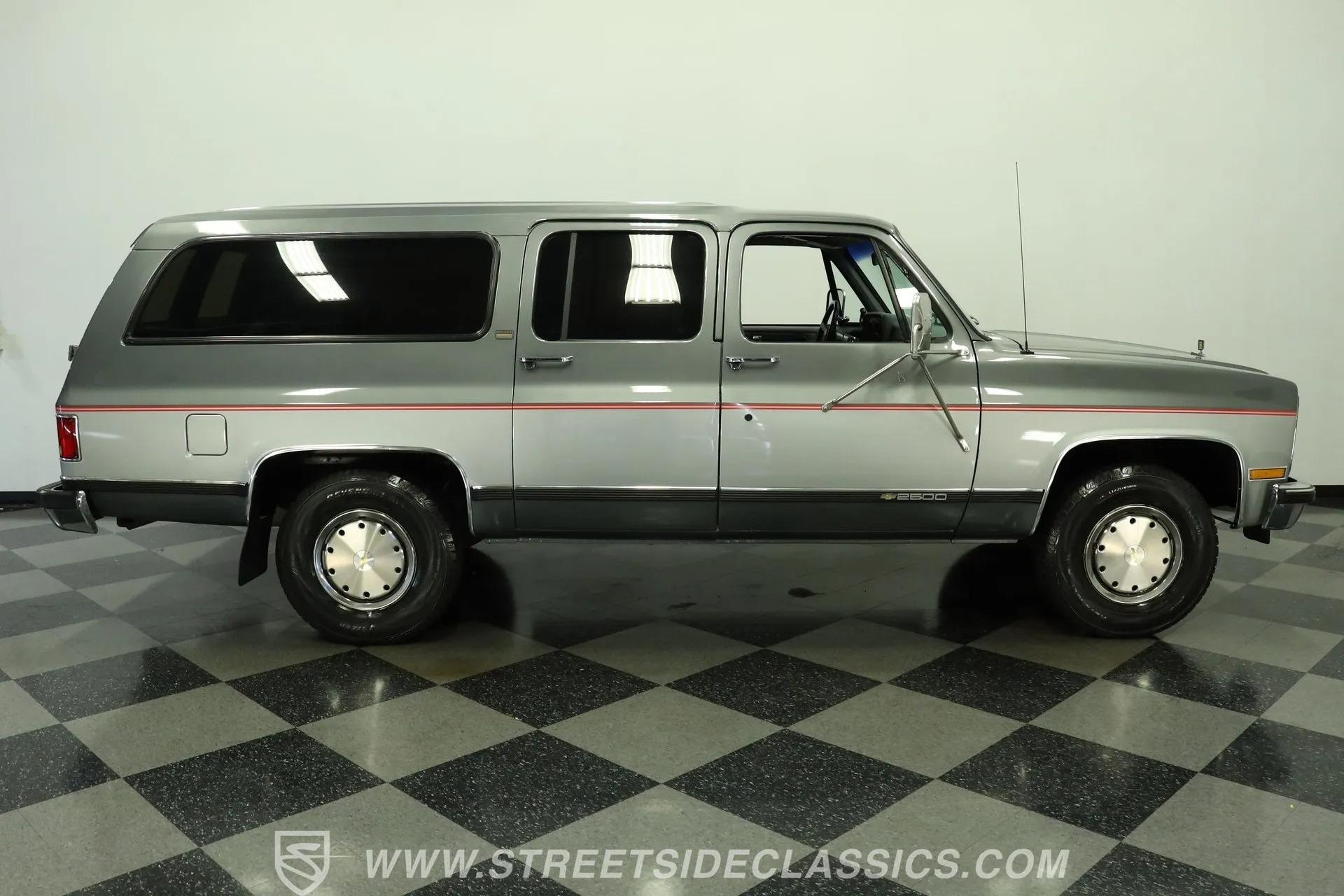 1990 Chevrolet Suburban R2500