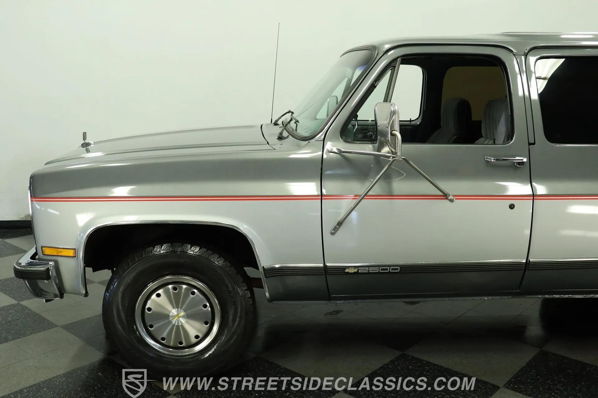 1990 Chevrolet Suburban R2500