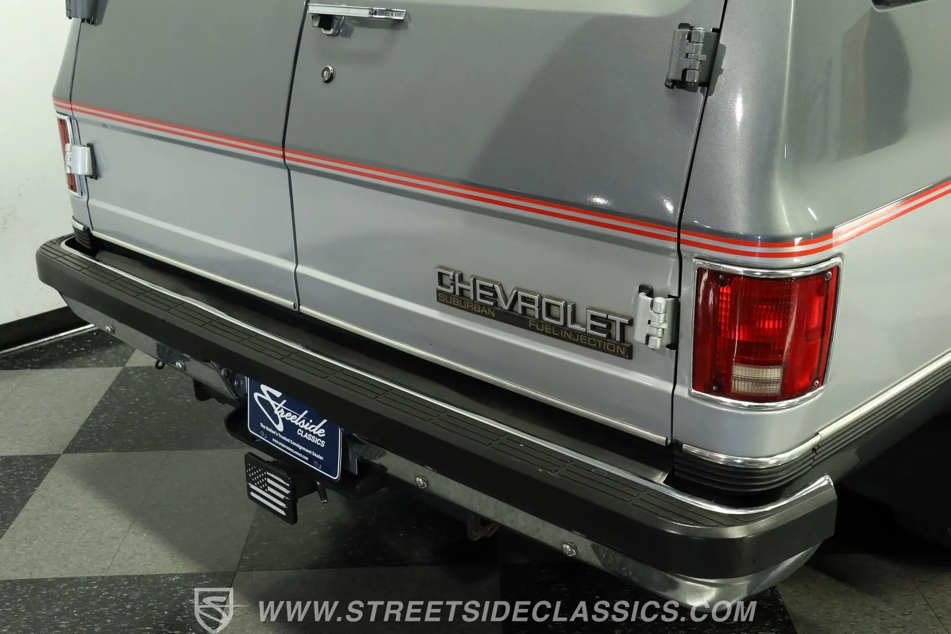 1990 Chevrolet Suburban R2500
