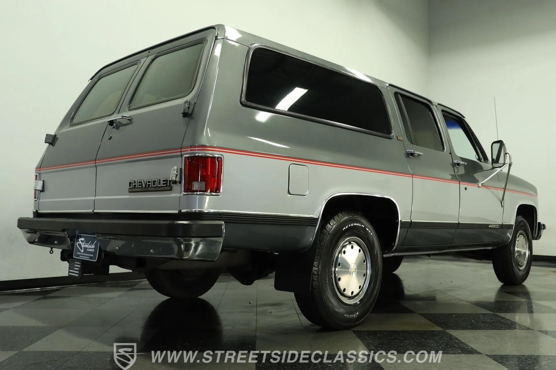 1990 Chevrolet Suburban R2500