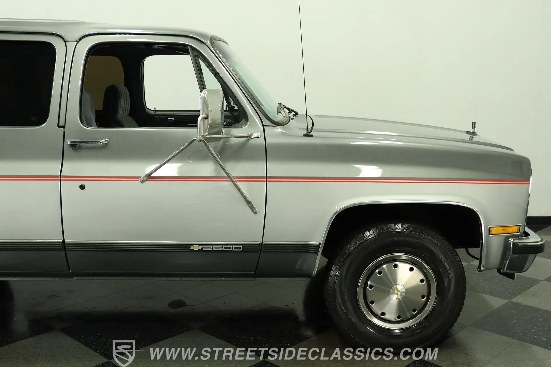 1990 Chevrolet Suburban R2500