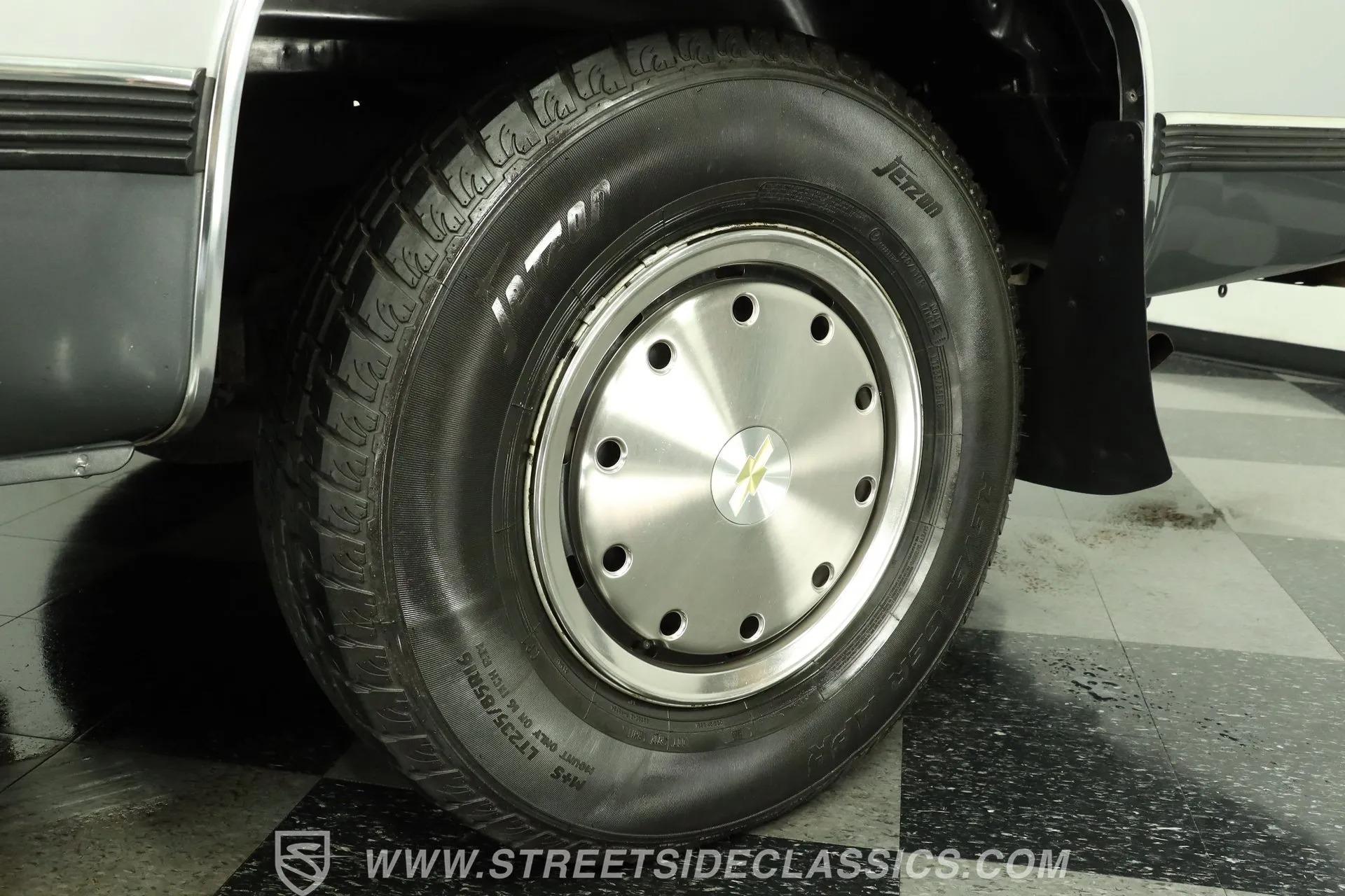 1990 Chevrolet Suburban R2500