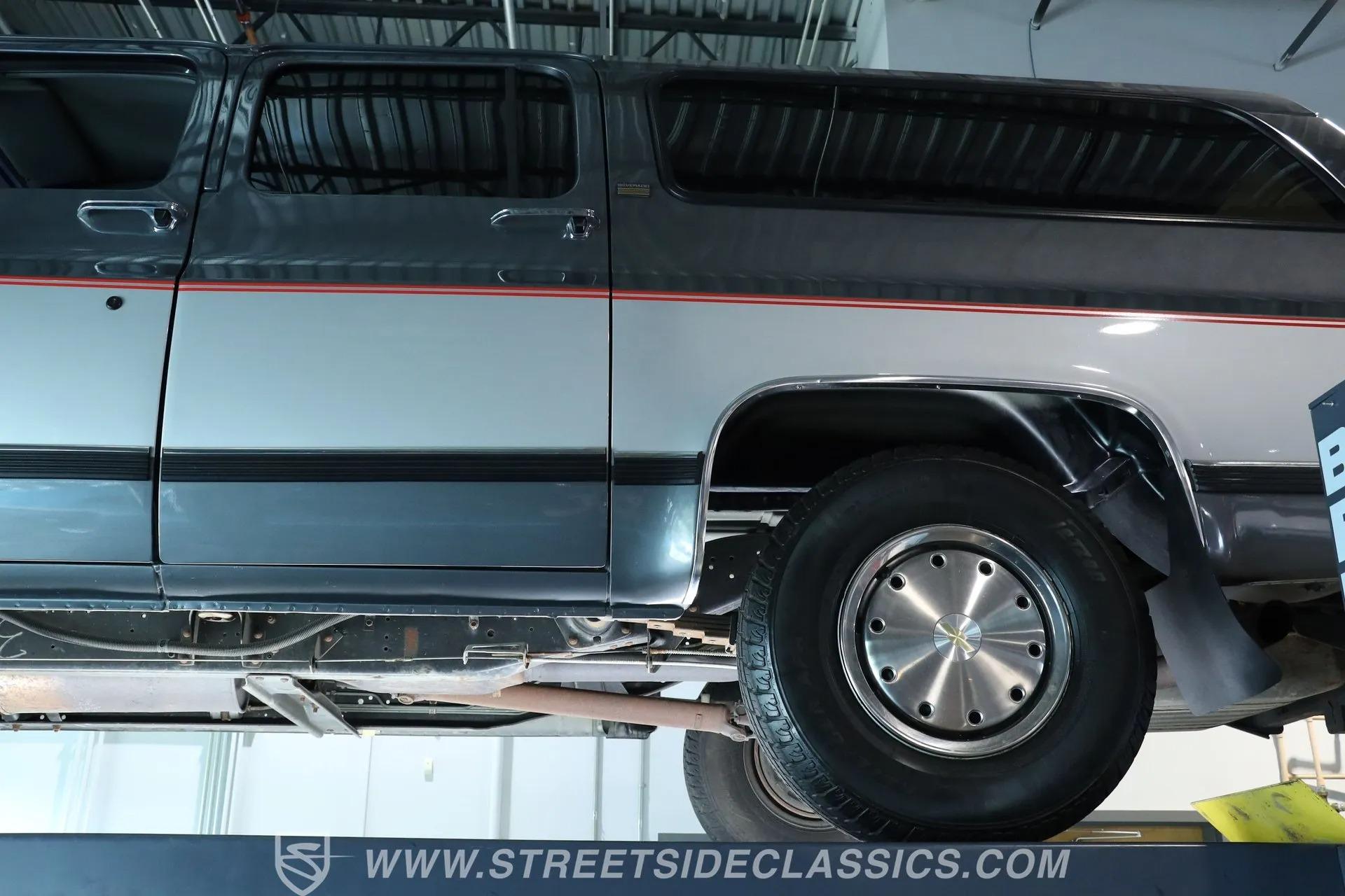 1990 Chevrolet Suburban R2500