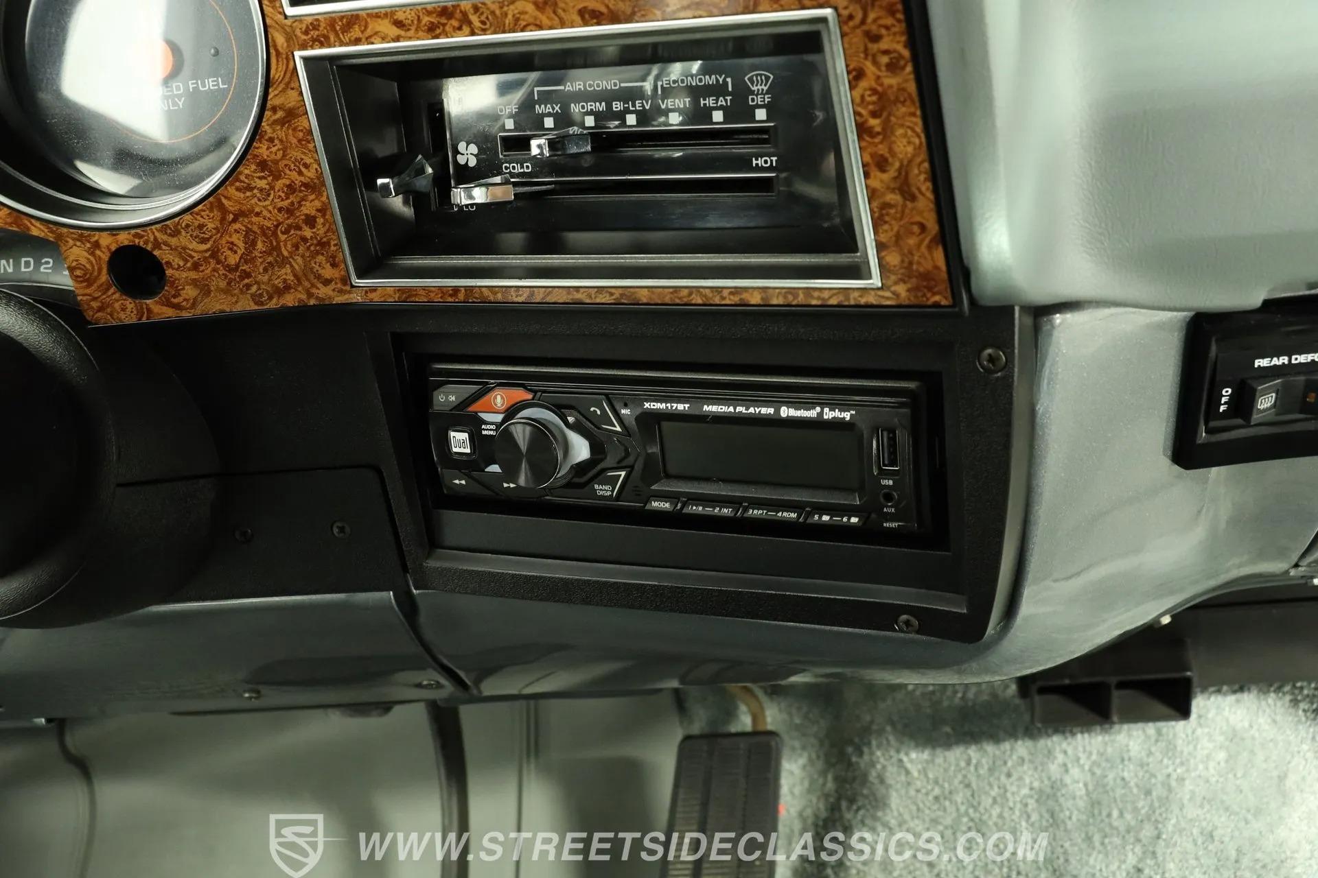 1990 Chevrolet Suburban R2500