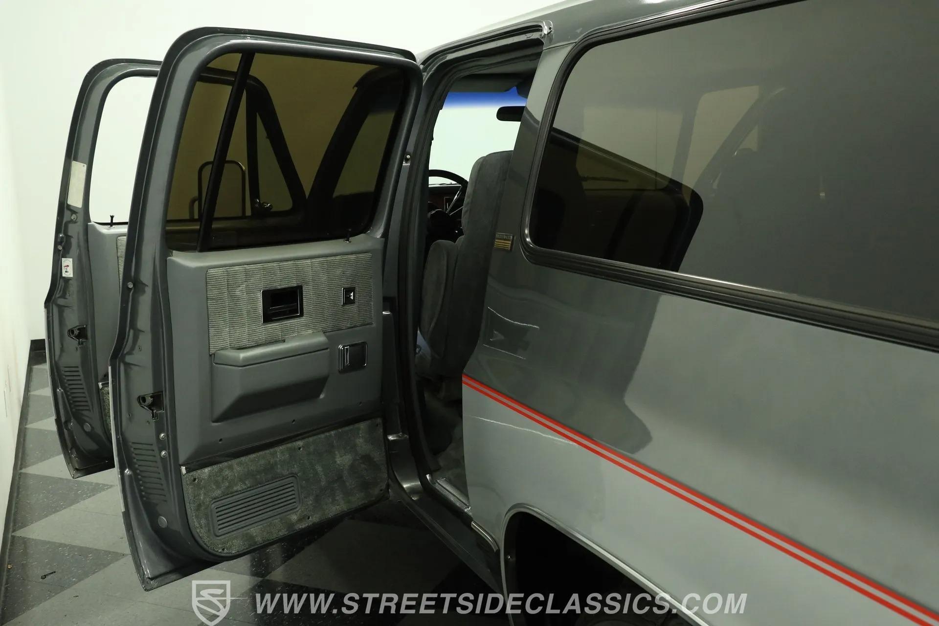 1990 Chevrolet Suburban R2500
