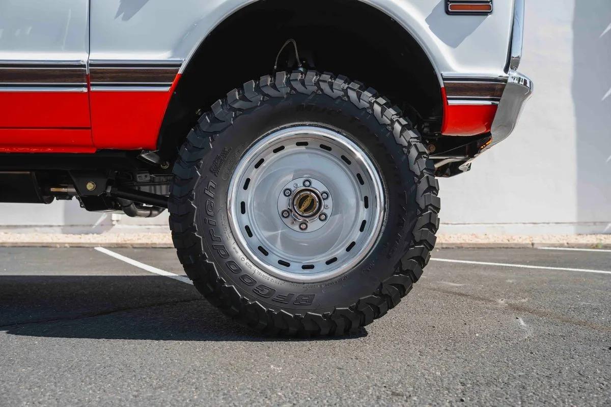 Velocity-Built 1971 Chevrolet K10