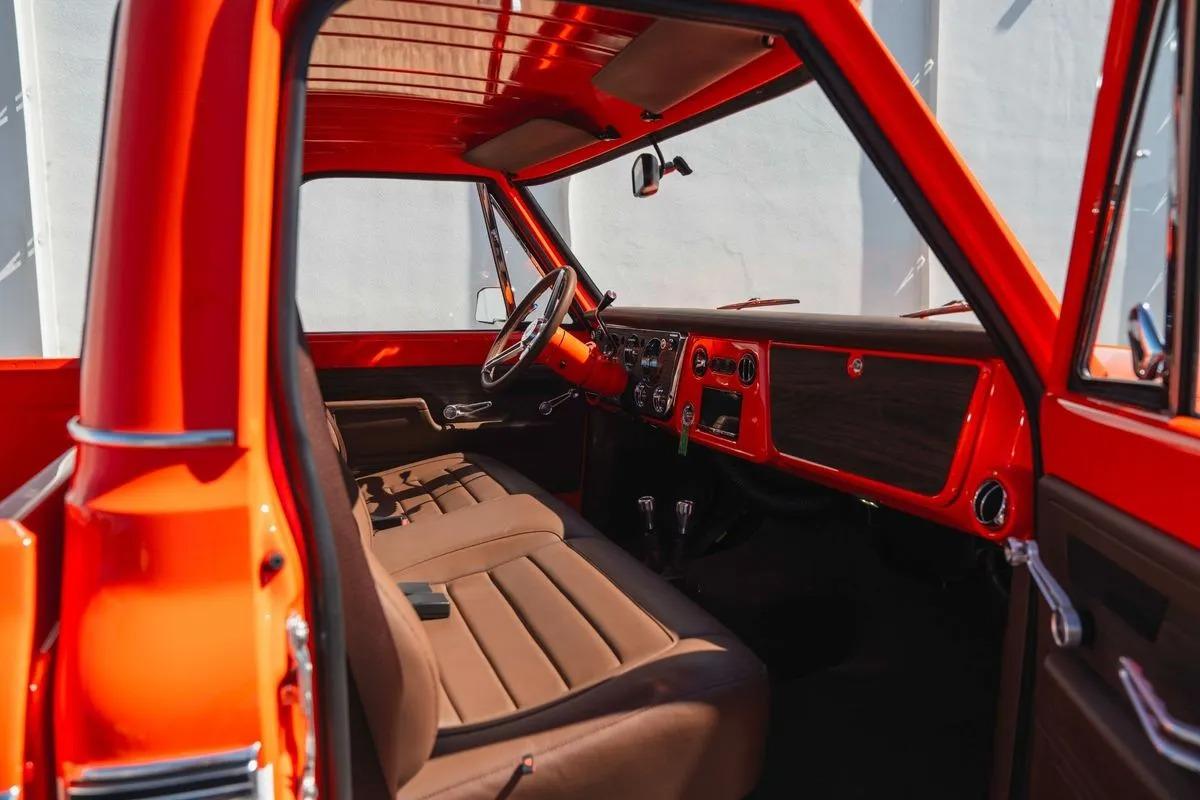 Velocity-Built 1971 Chevrolet K10