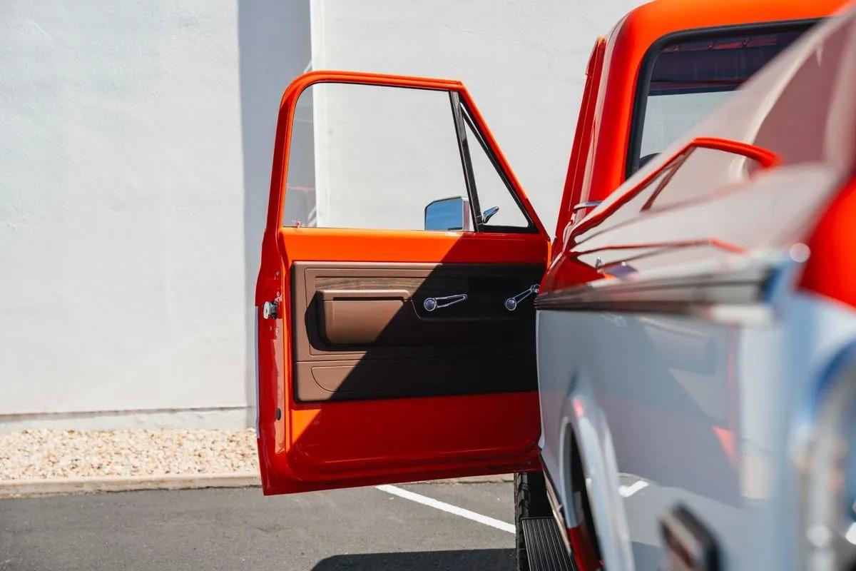 Velocity-Built 1971 Chevrolet K10