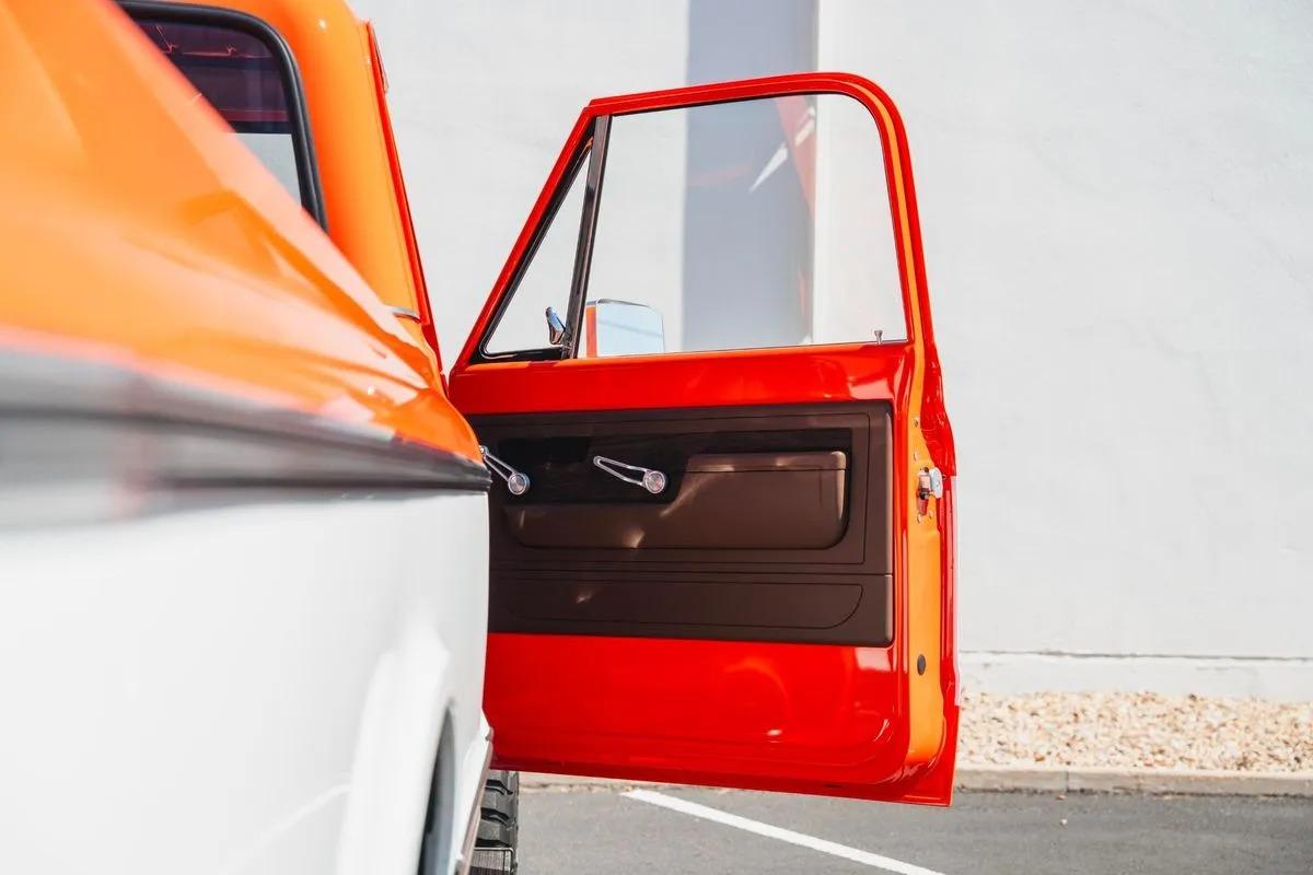 Velocity-Built 1971 Chevrolet K10