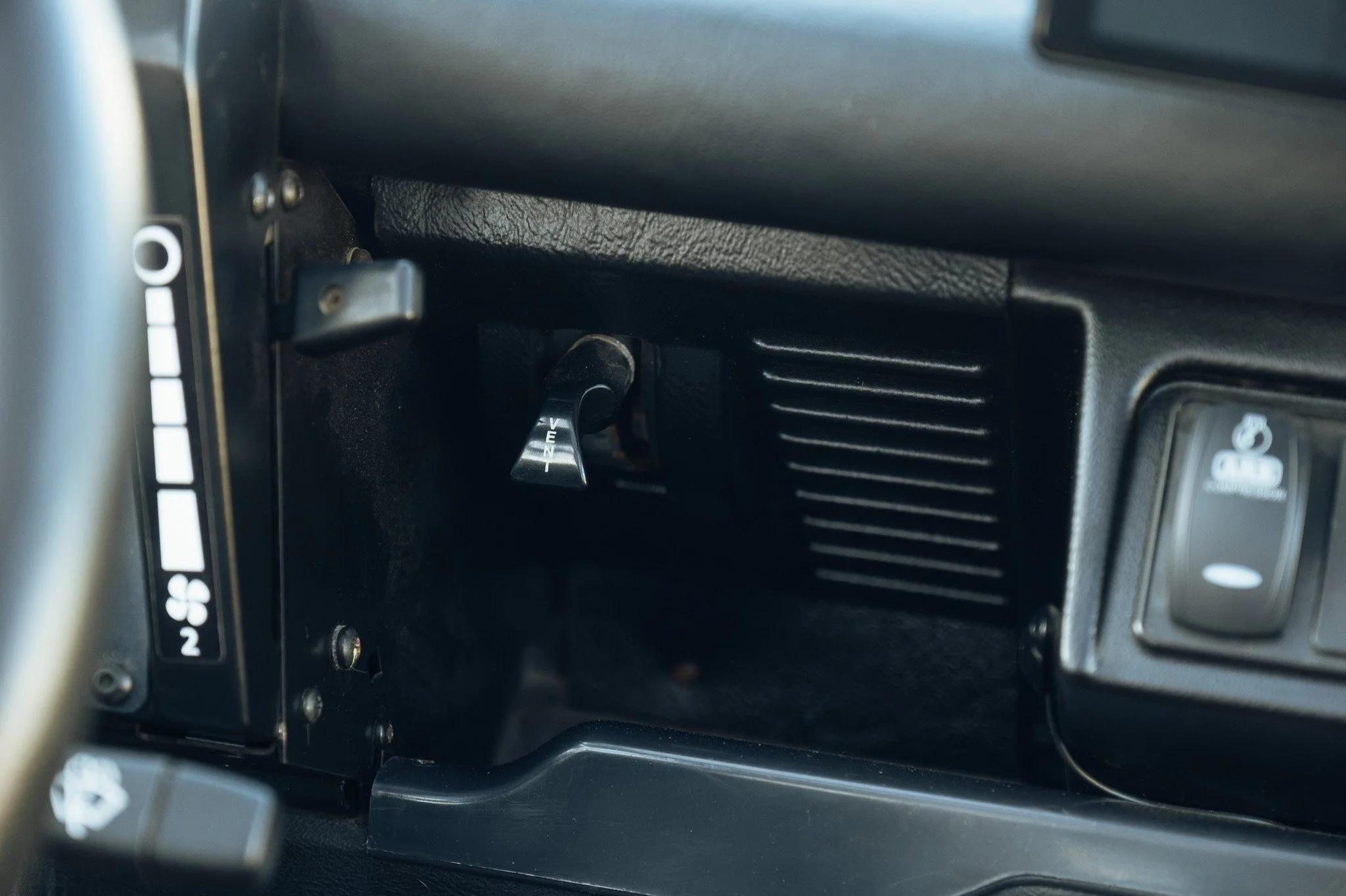 1994 Land Rover Defender 90 NAS