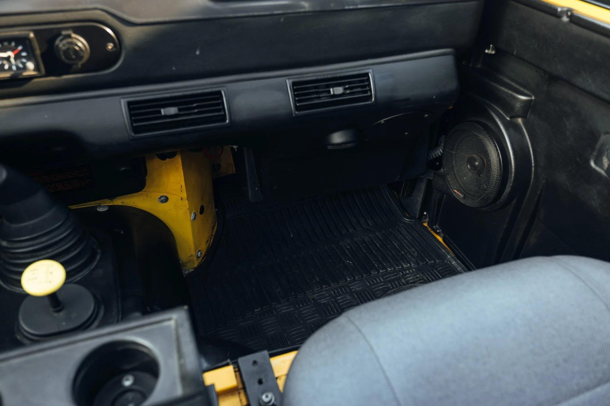 1994 Land Rover Defender 90 NAS