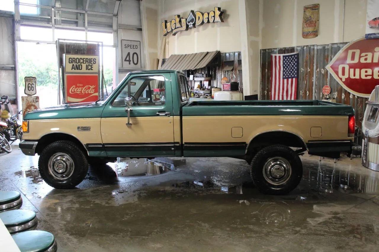 1989 Ford F-250 XLT Lariat - 2