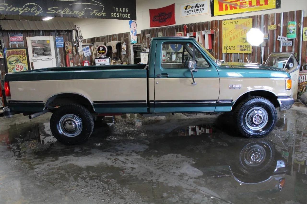1989 Ford F-250 XLT Lariat
