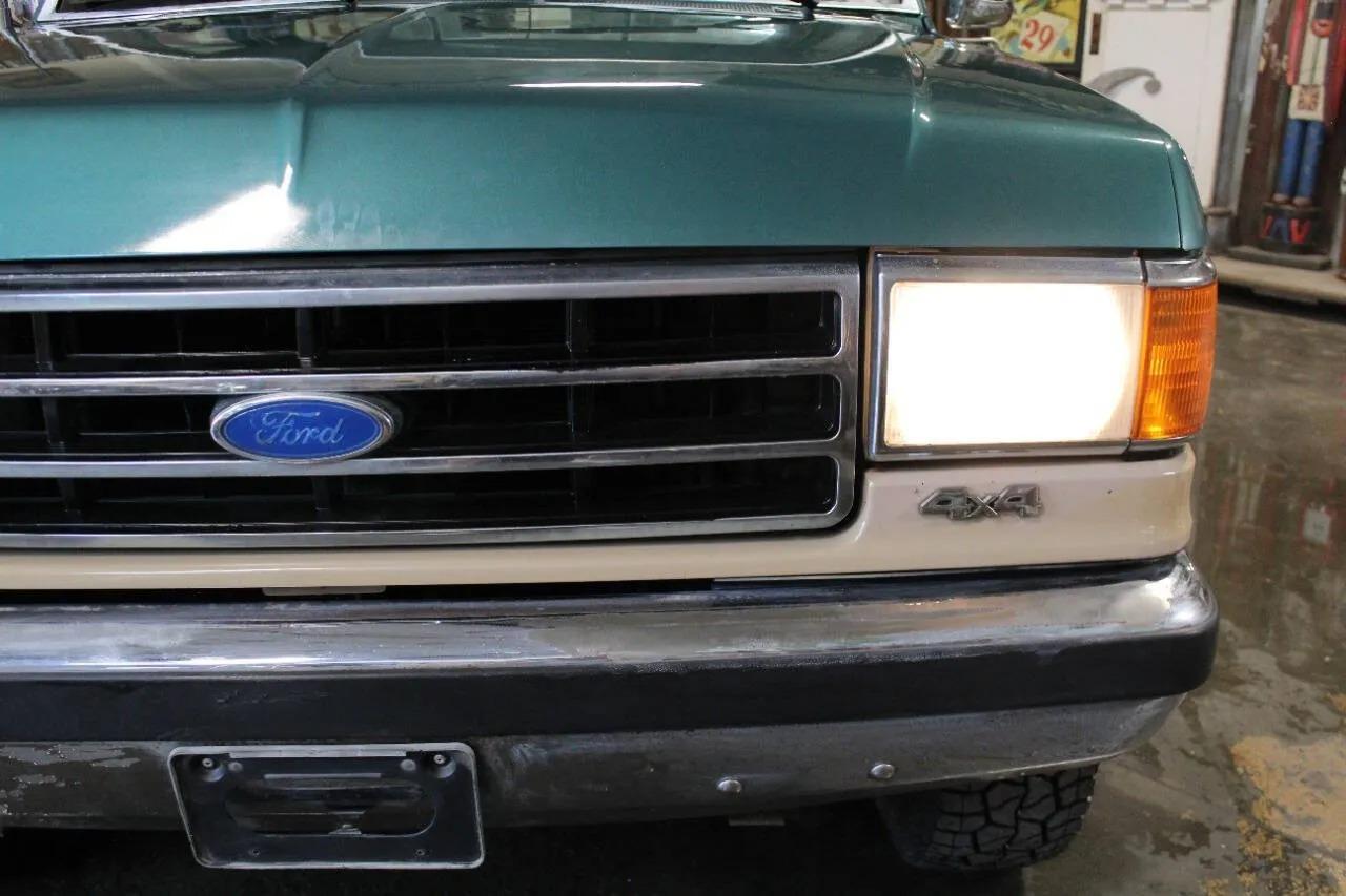 1989 Ford F-250 XLT Lariat