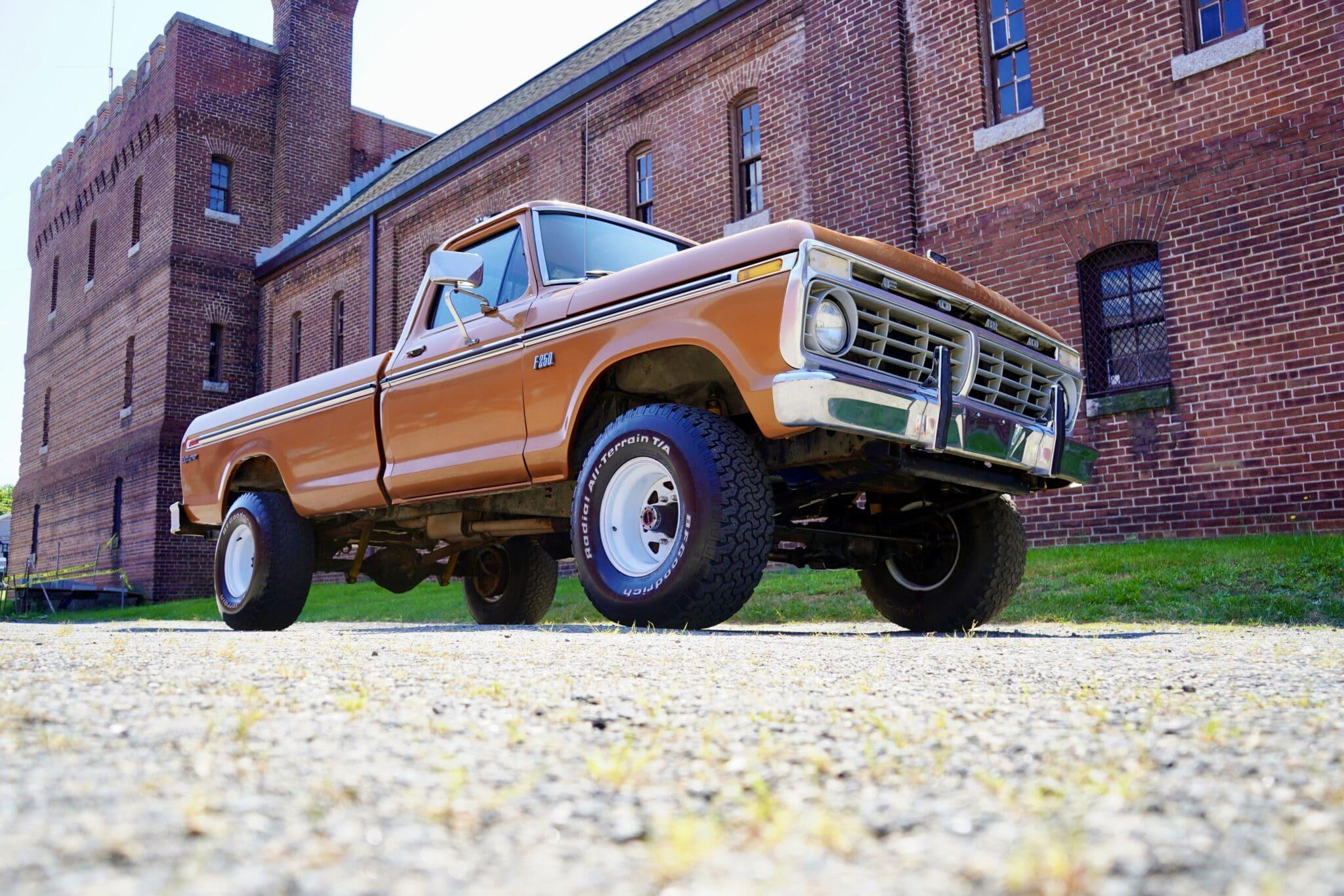 1975 Ford F-250 Custom 4×4 Highboy Explorer
