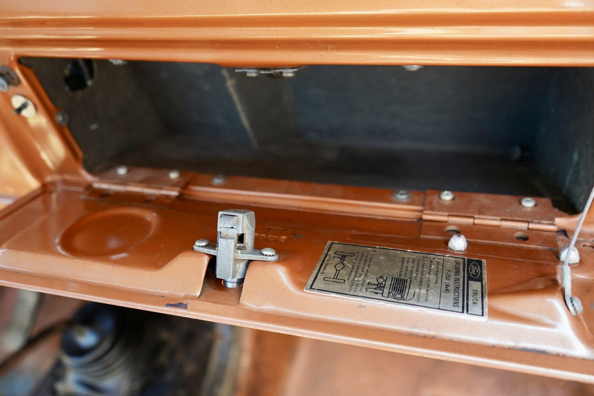 1975 Ford F-250 Custom 4×4 Highboy Explorer