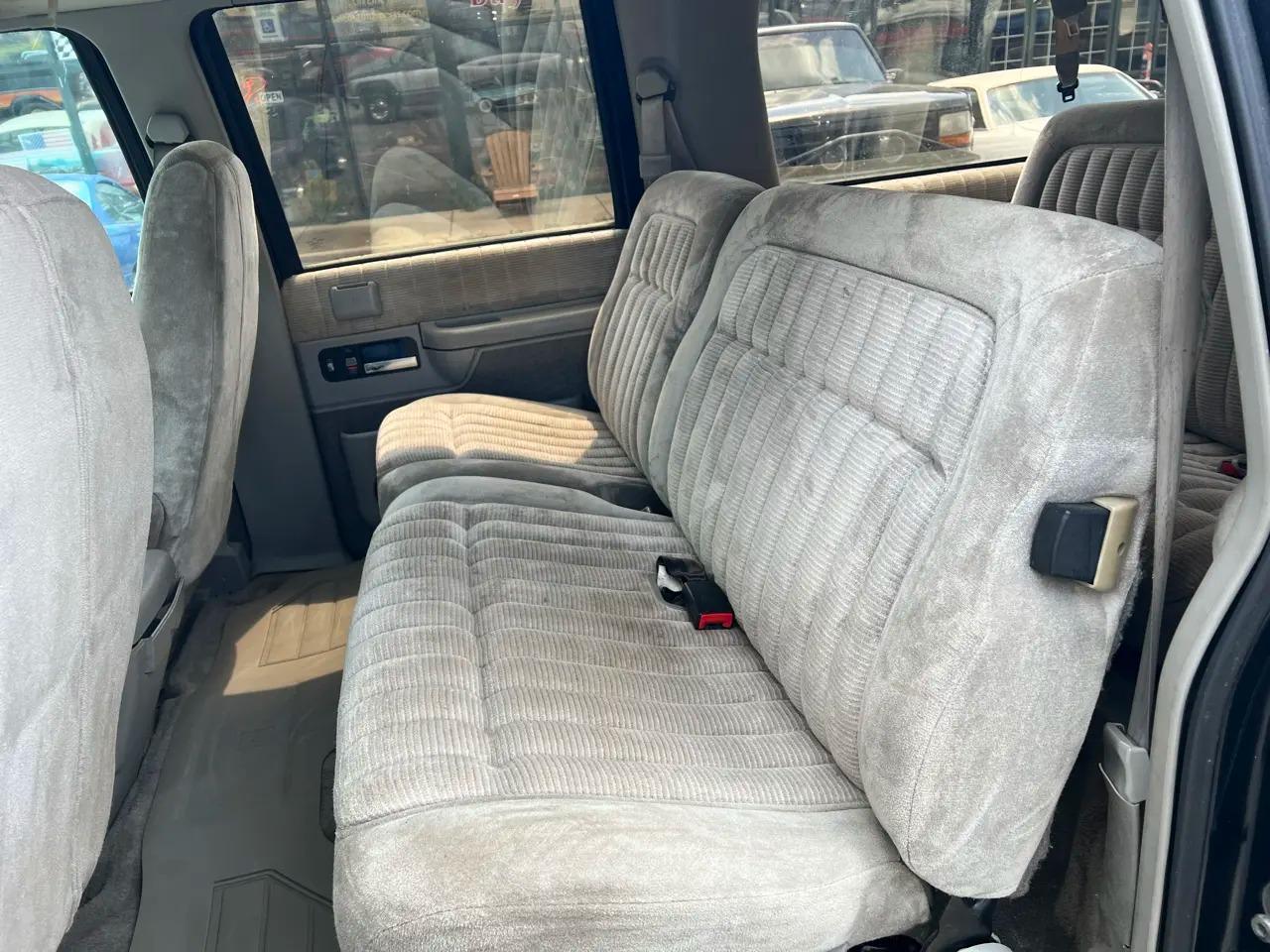 1993 GMC Suburban 2500 4WD