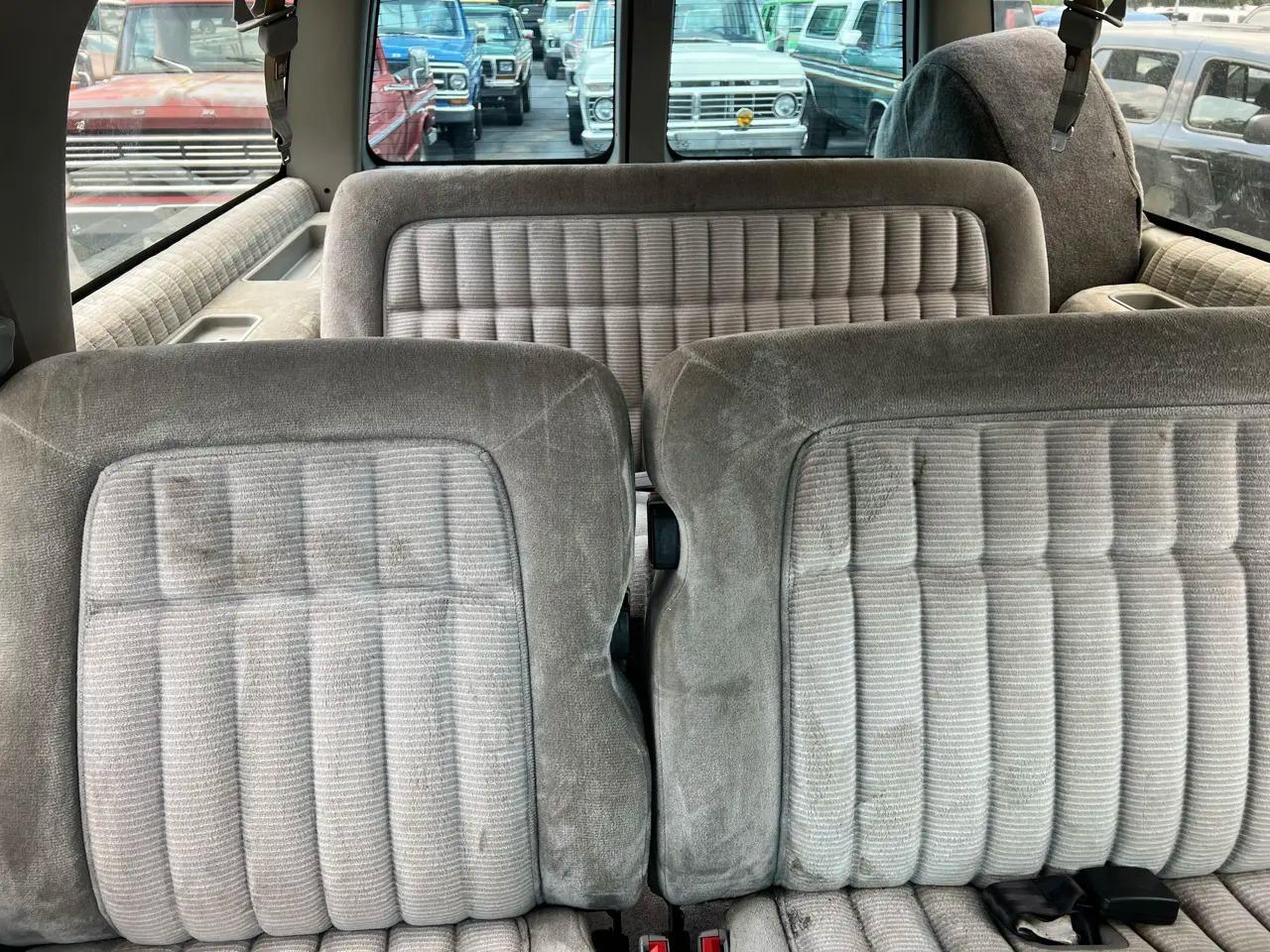 1993 GMC Suburban 2500 4WD