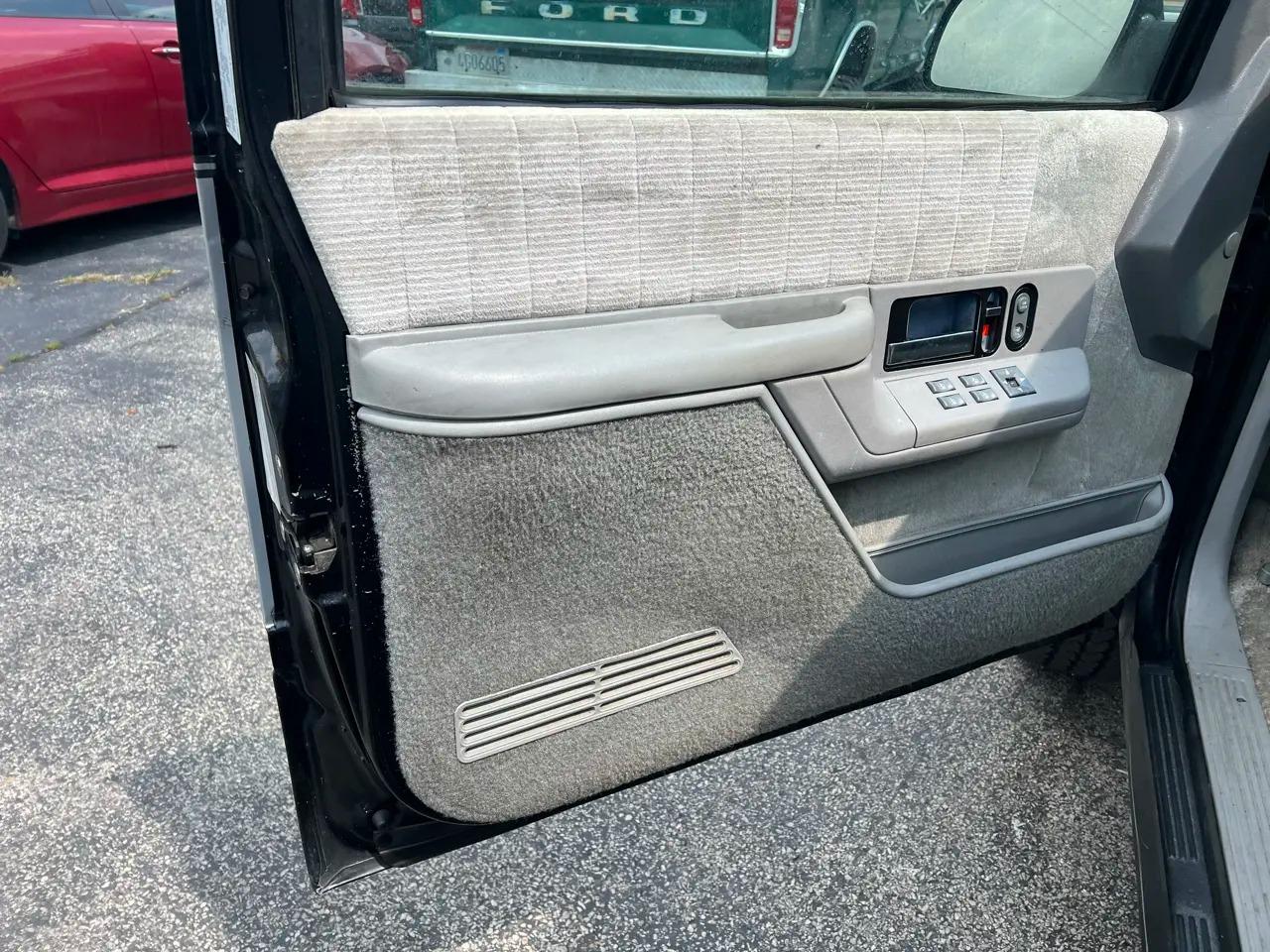 1993 GMC Suburban 2500 4WD
