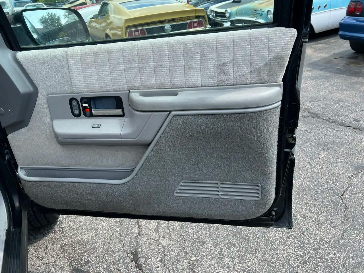 1993 GMC Suburban 2500 4WD