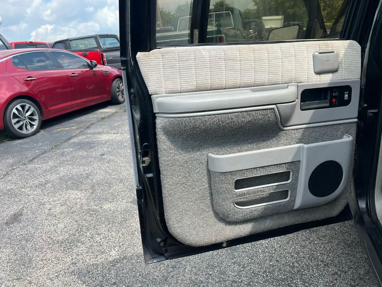 1993 GMC Suburban 2500 4WD