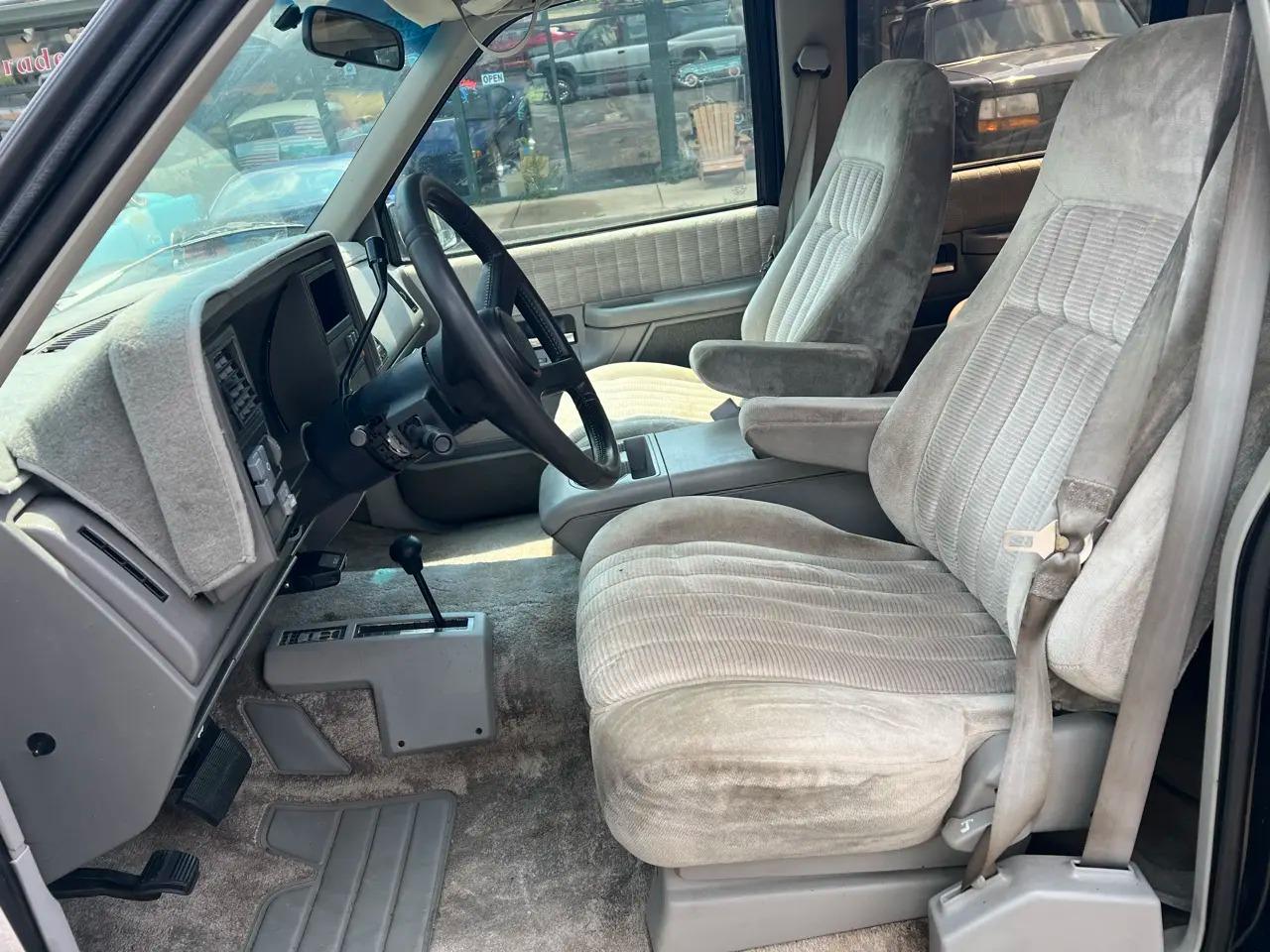 1993 GMC Suburban 2500 4WD