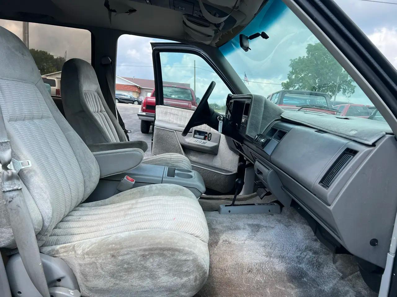 1993 GMC Suburban 2500 4WD