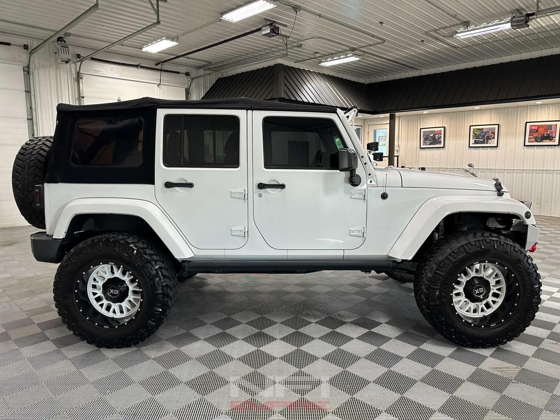 2016 Jeep Wrangler Unlimited Sahara - 4