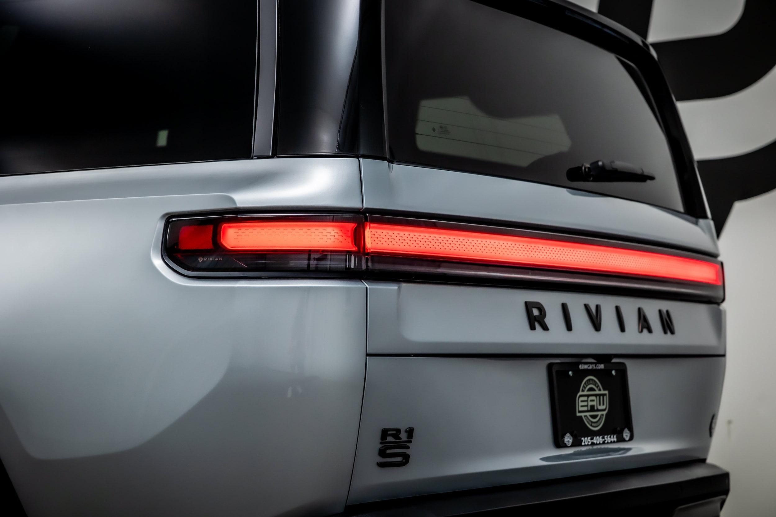 2025 Rivian R1S Adventure
