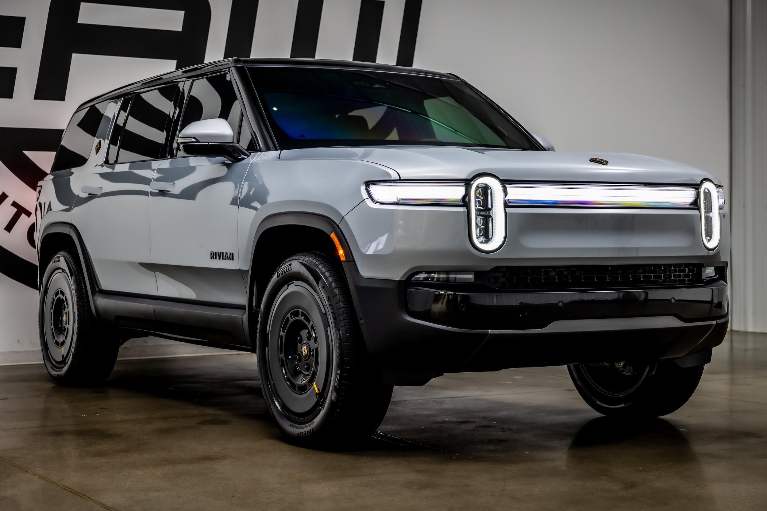 2025 Rivian R1S Adventure