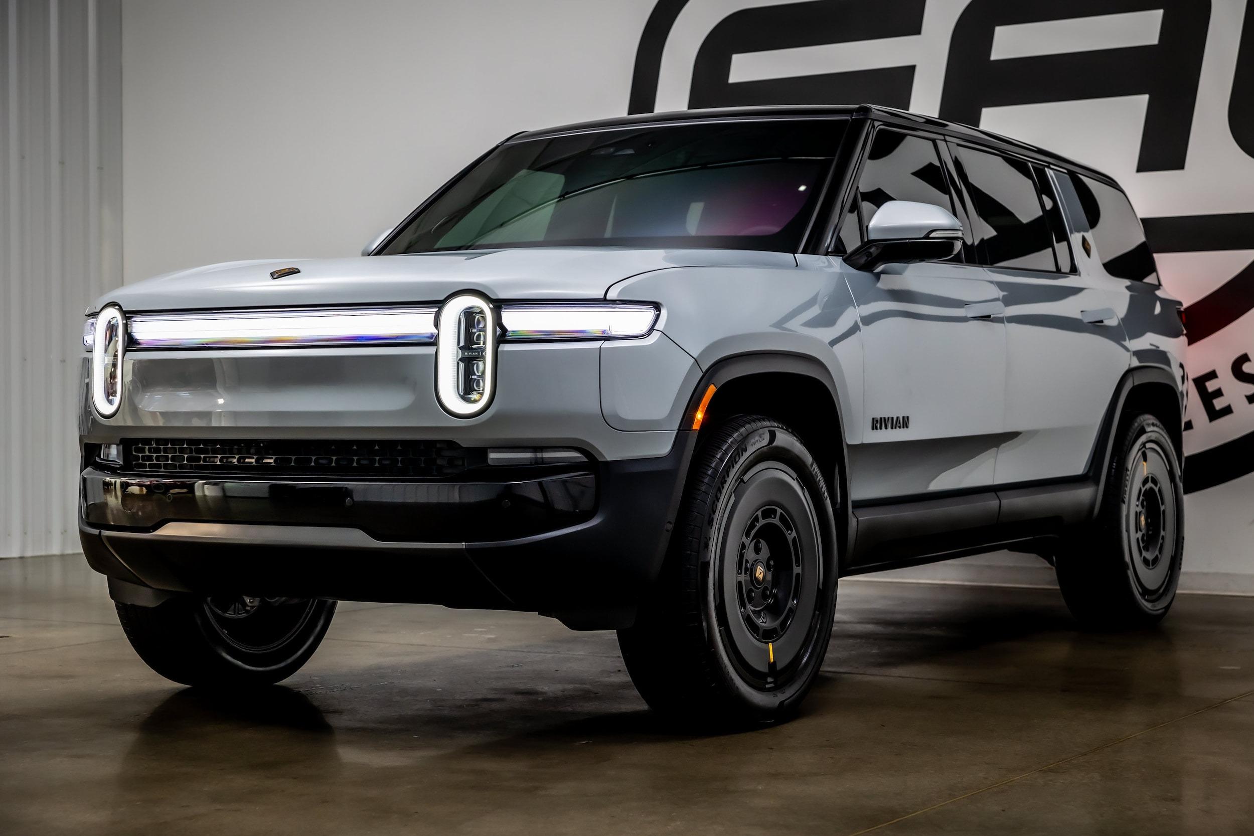 2025 Rivian R1S Adventure