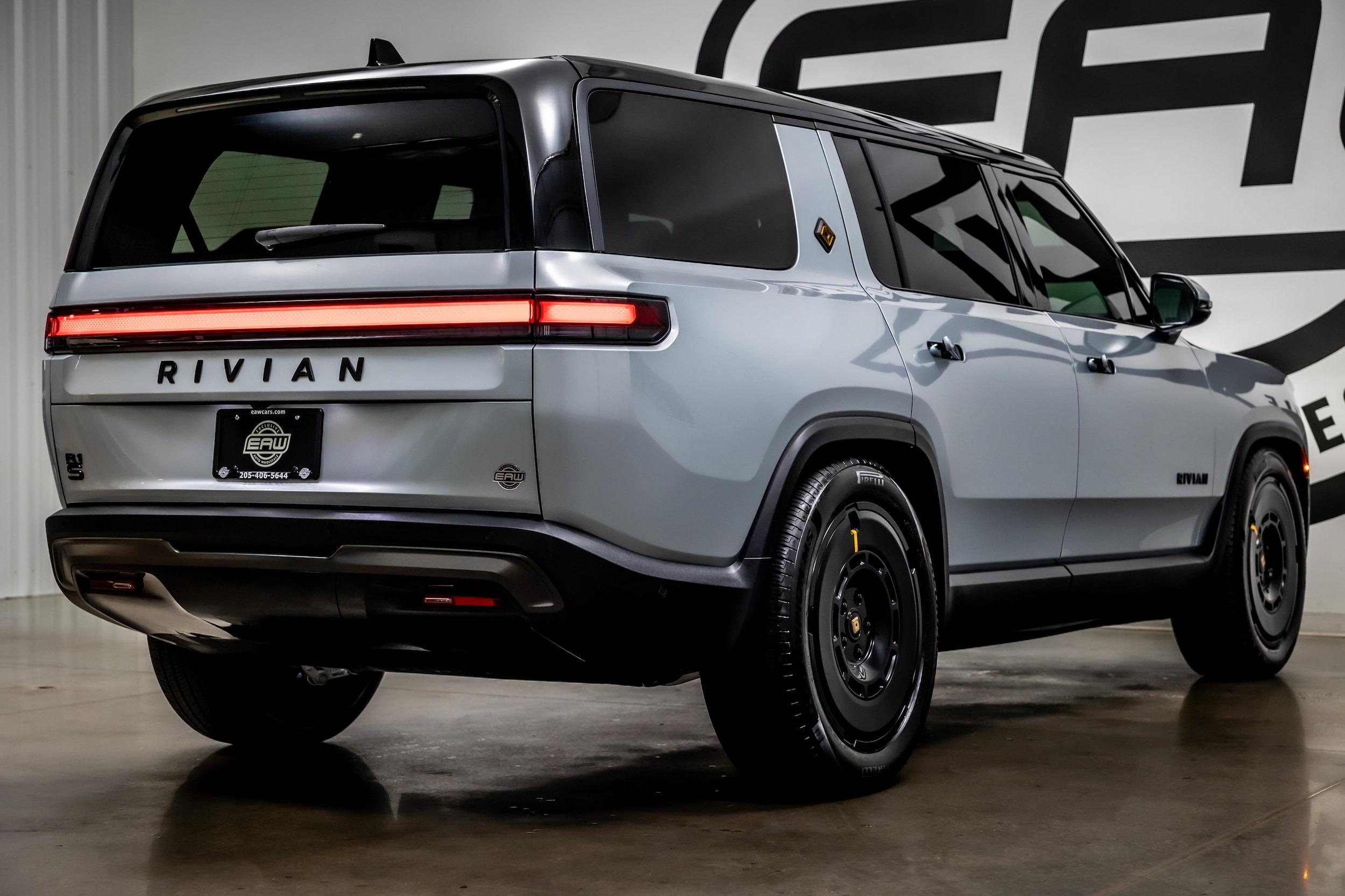 2025 Rivian R1S Adventure