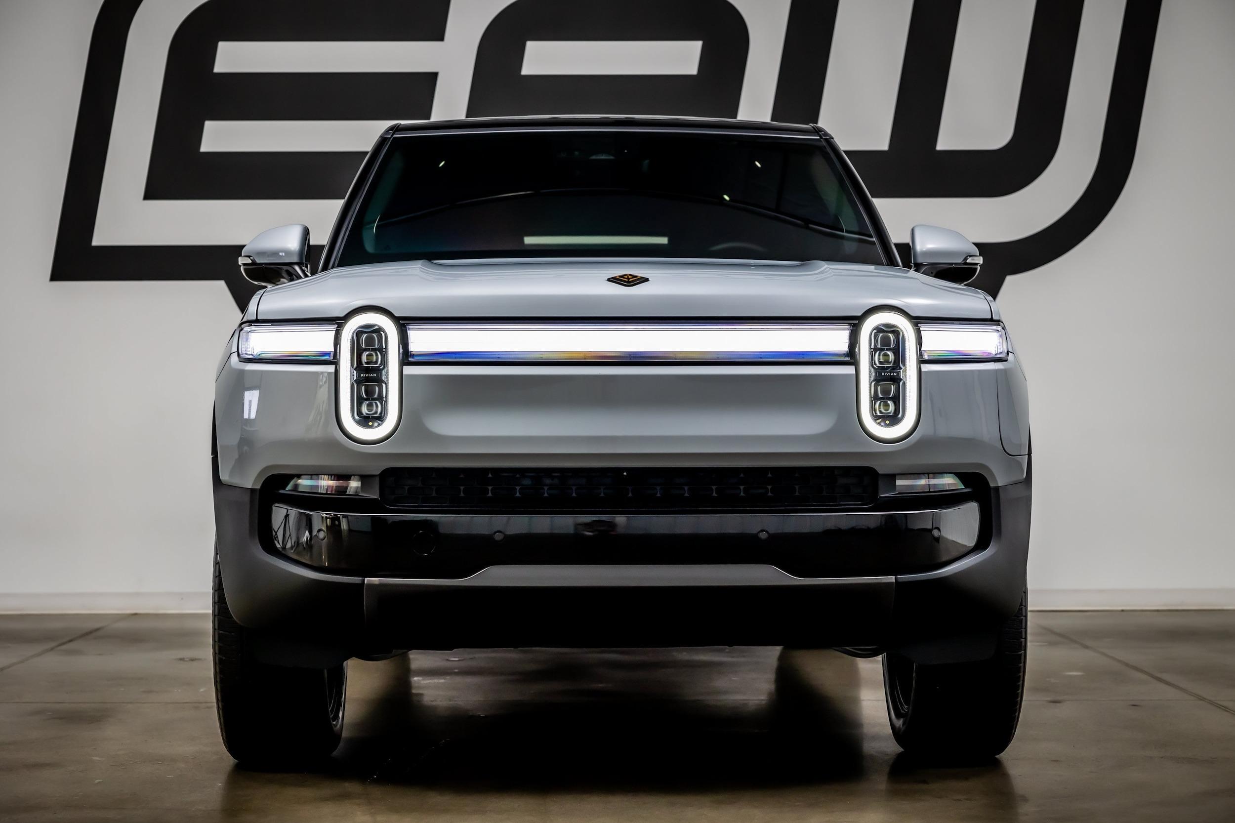 2025 Rivian R1S Adventure - 3