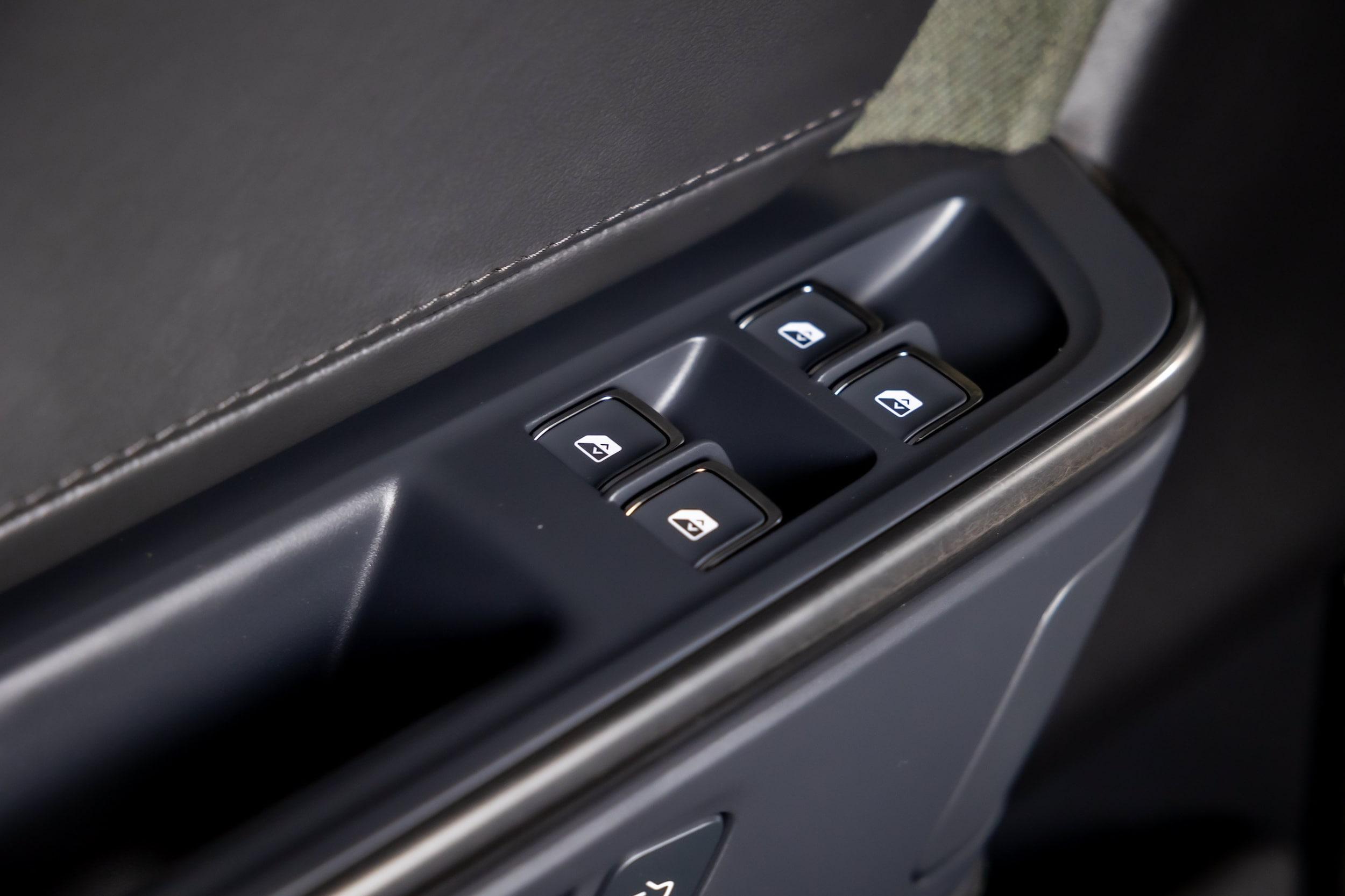 2025 Rivian R1S Adventure