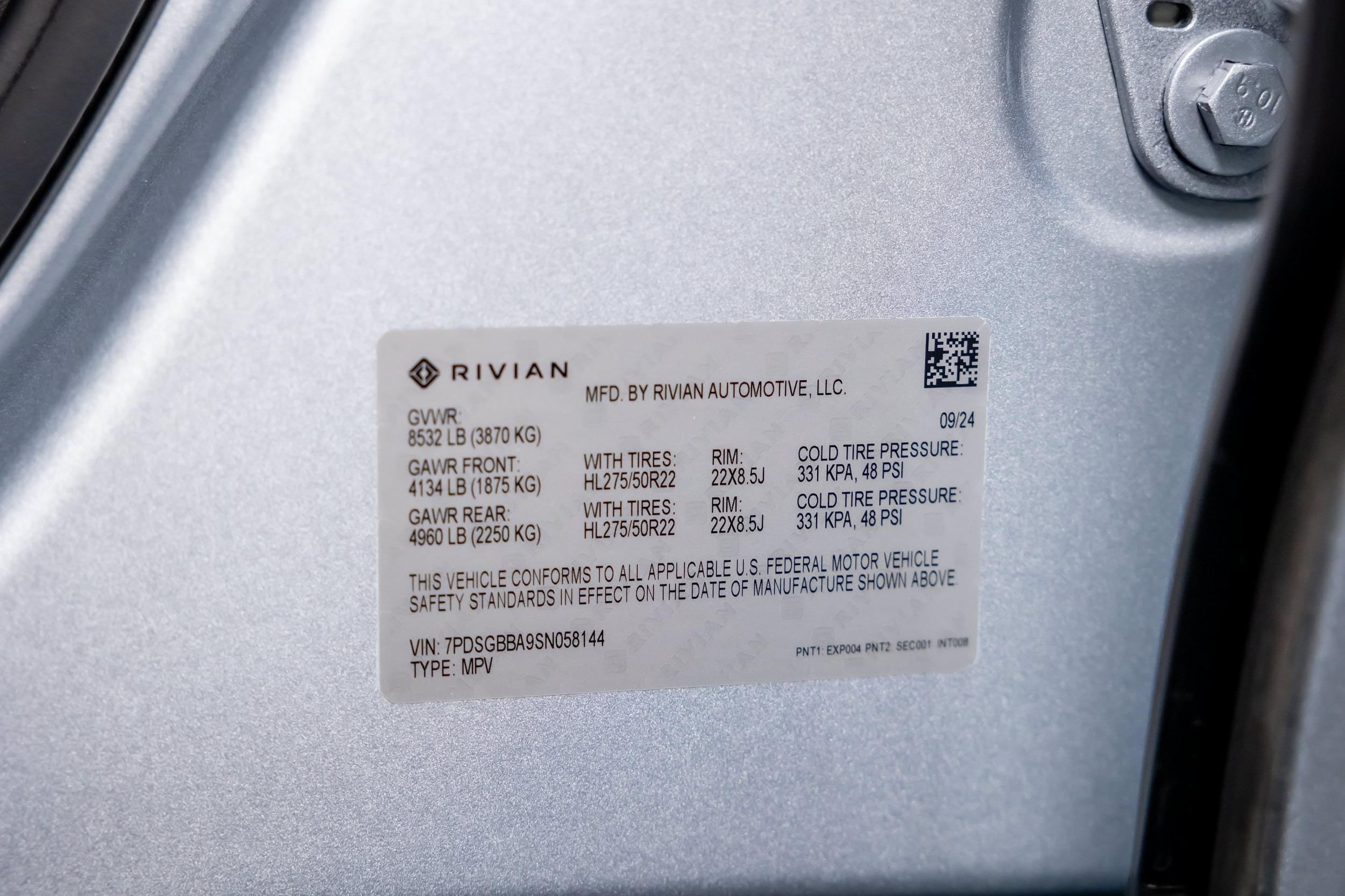2025 Rivian R1S Adventure