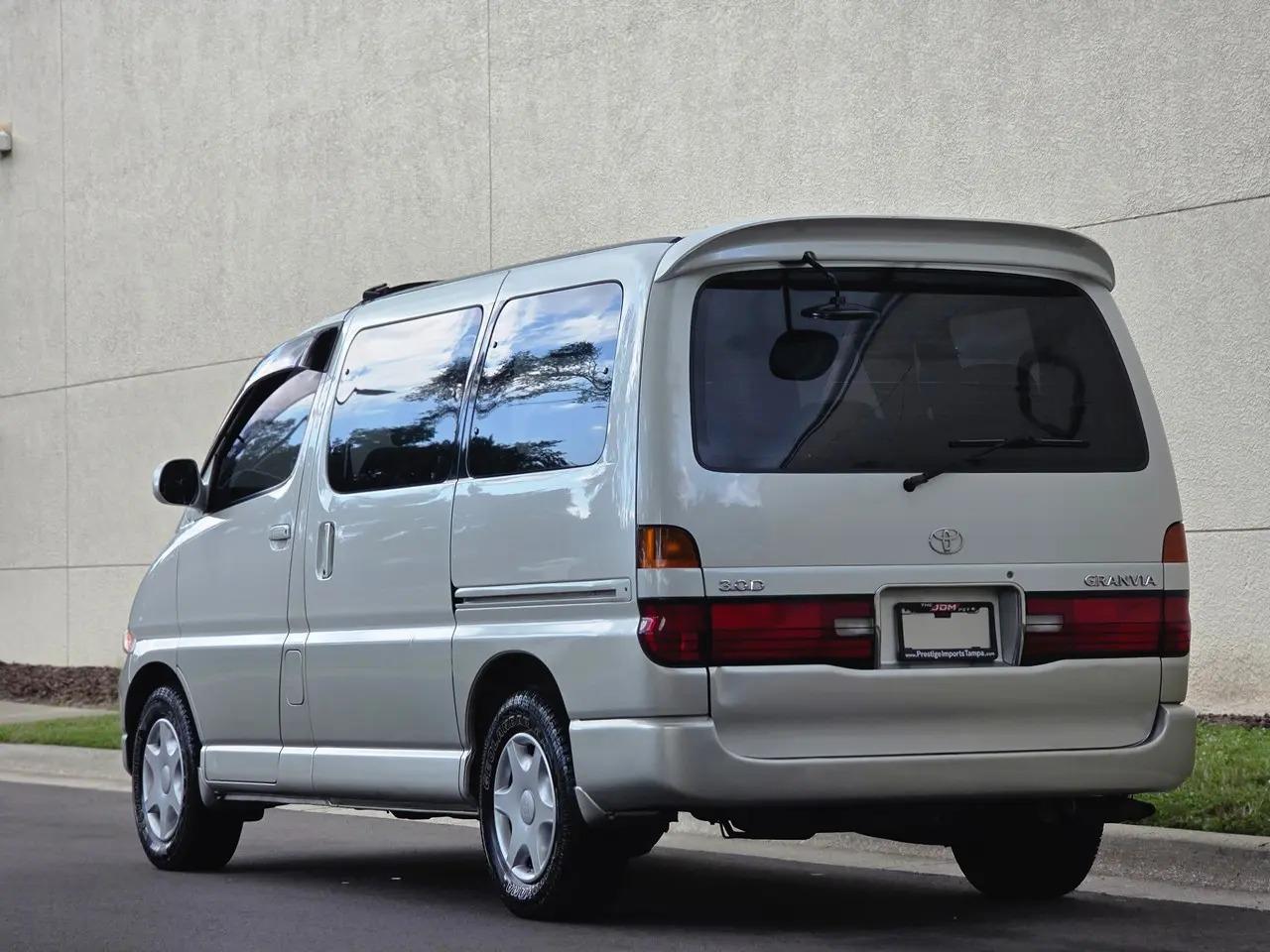 1996 Toyota Granvia - 5